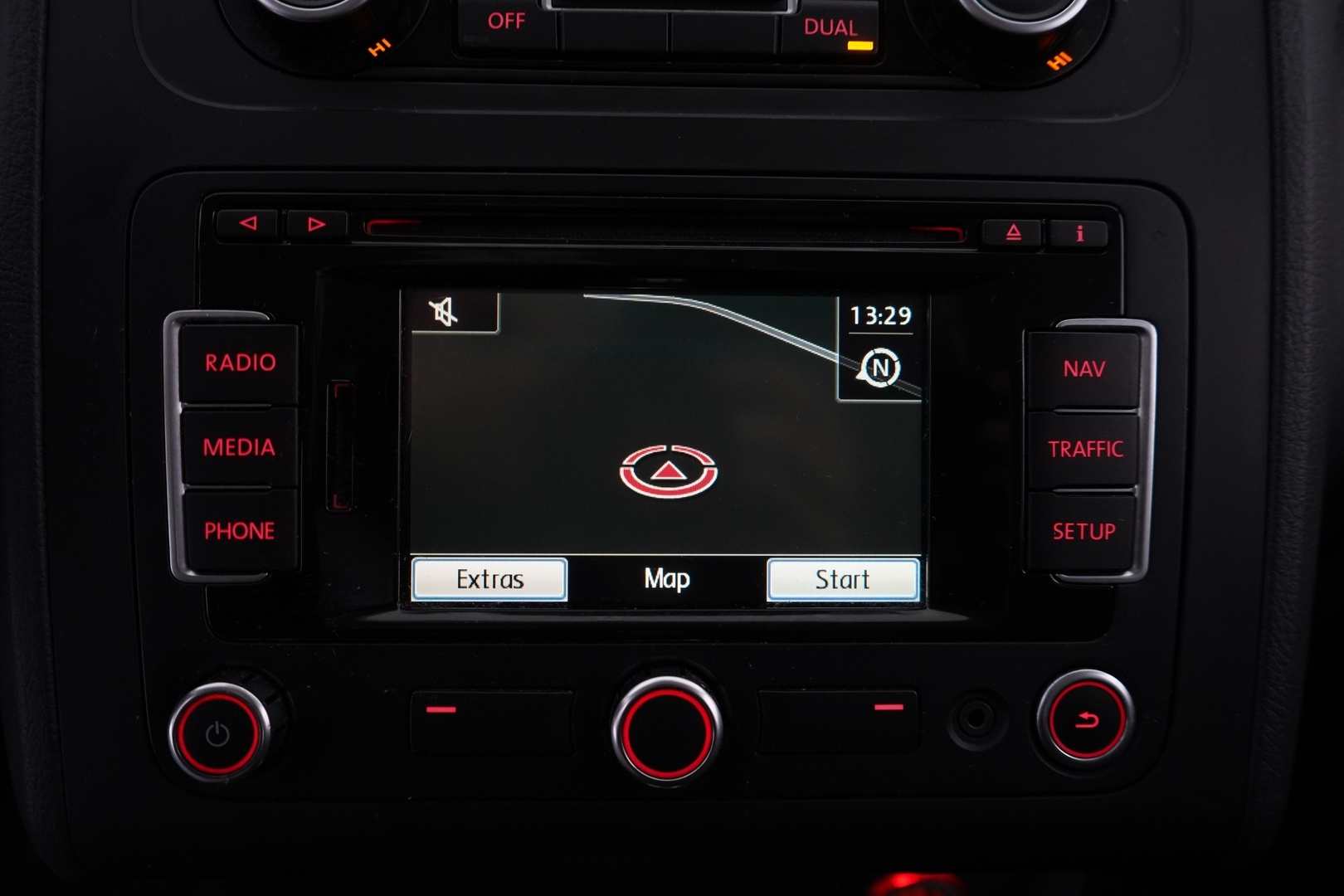 VOLKSWAGEN Touran 2012