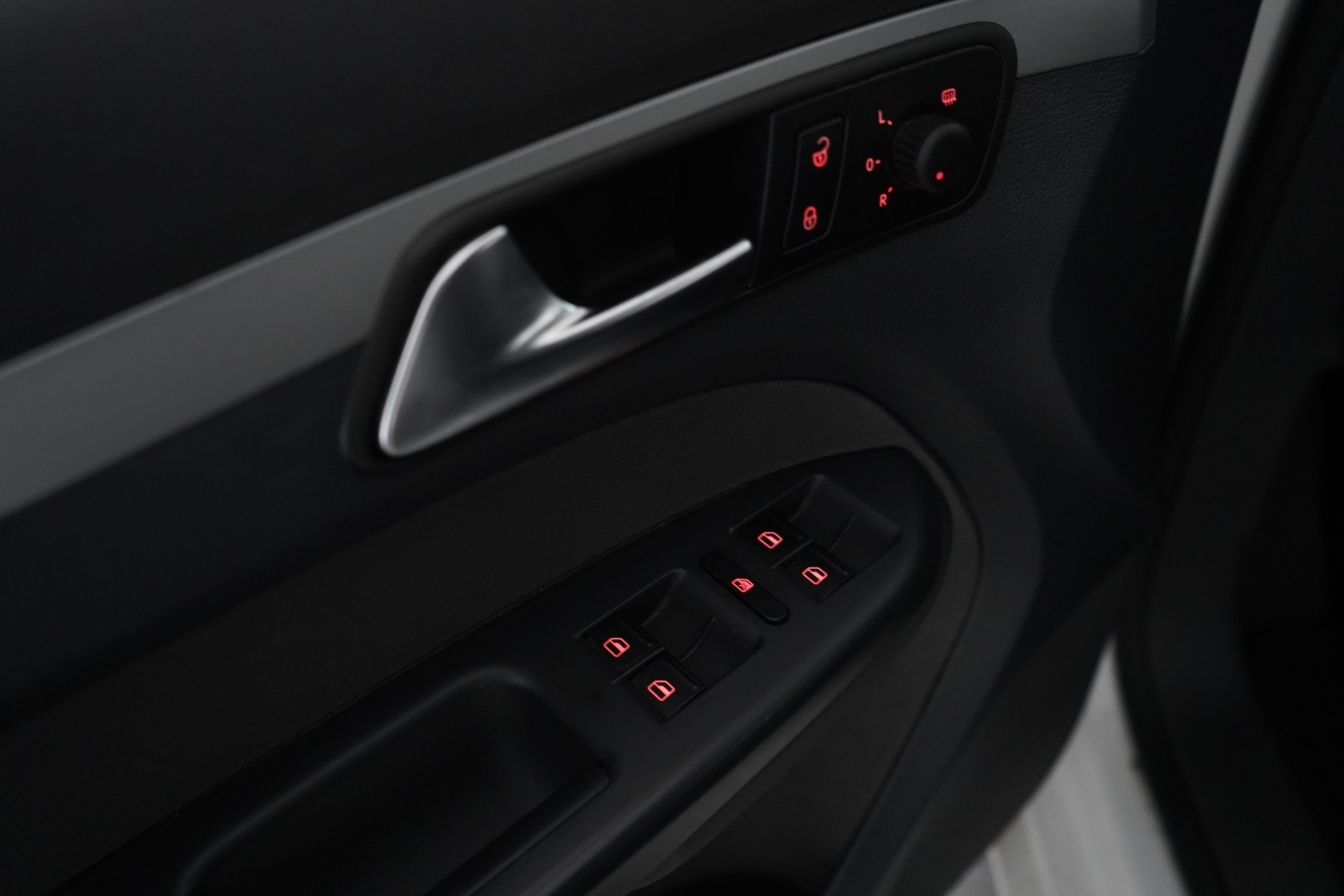 VOLKSWAGEN Touran 2012