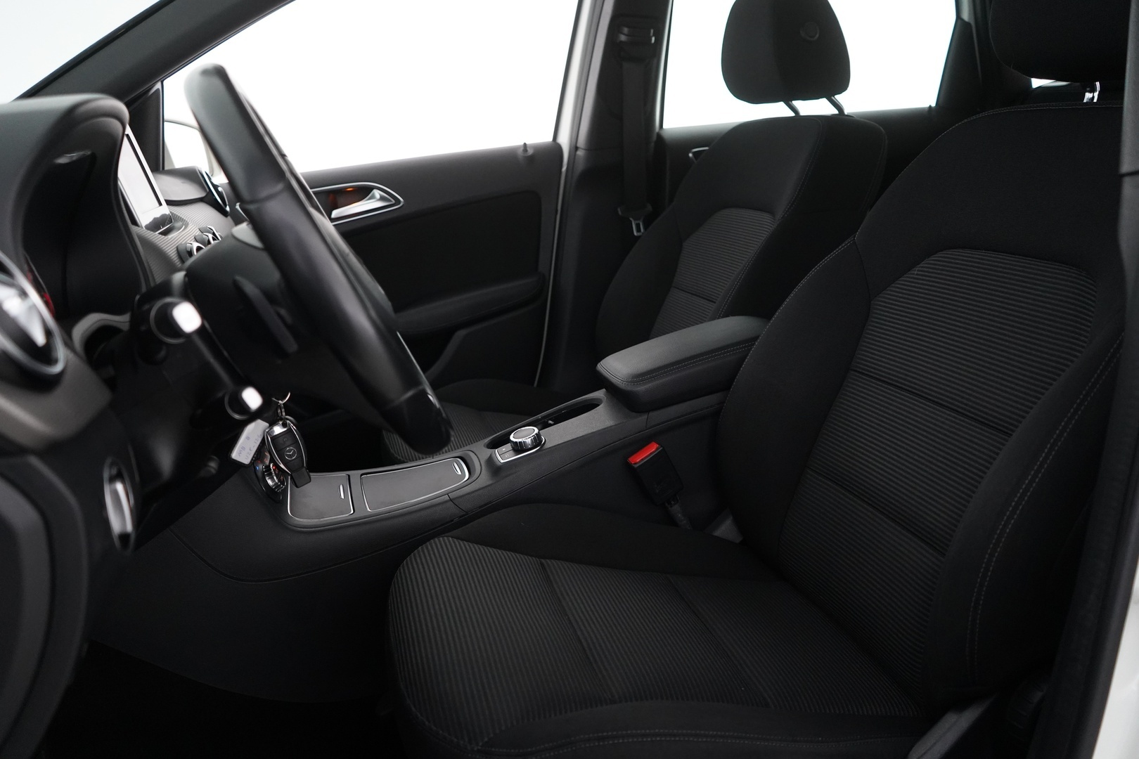 MERCEDES-BENZ B 2015