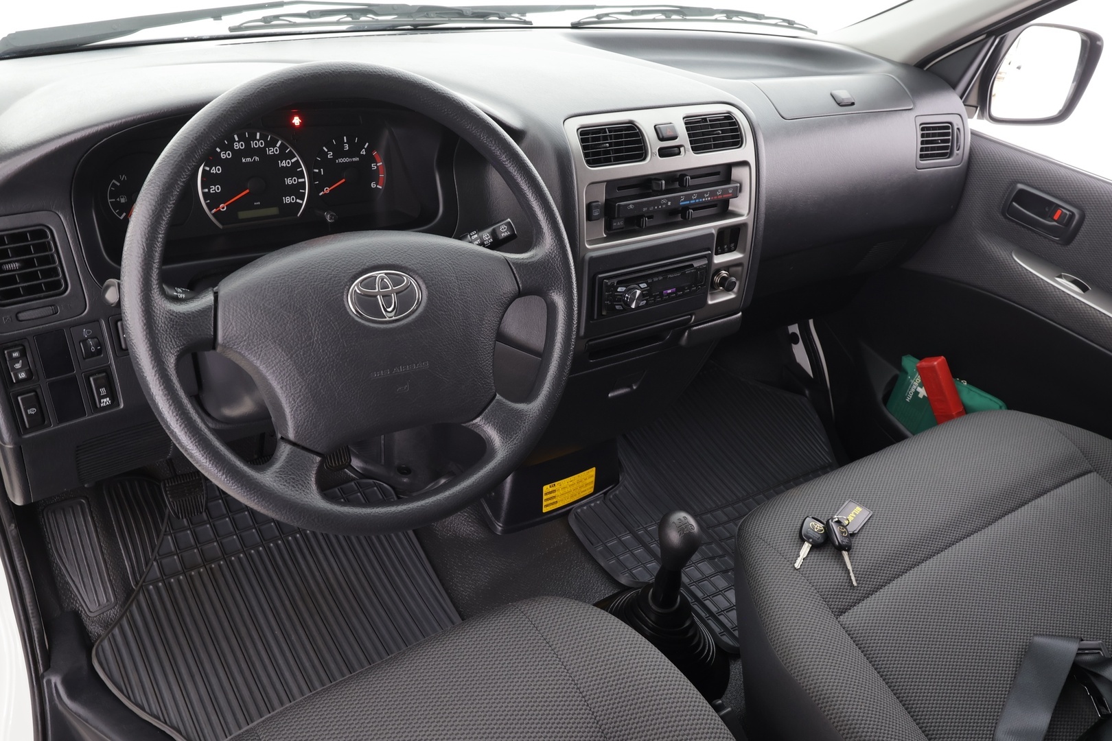 TOYOTA Hiace 2011