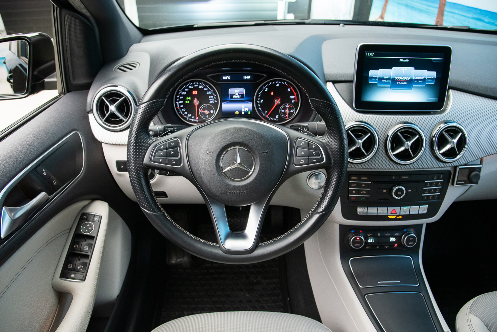 MERCEDES-BENZ B 2015