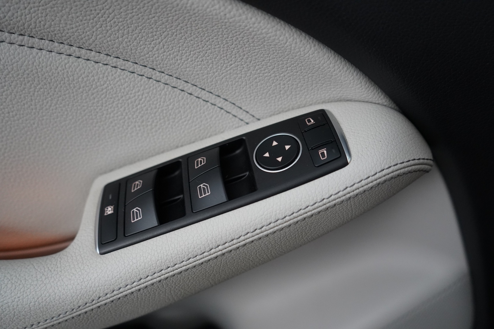 MERCEDES-BENZ B 2015