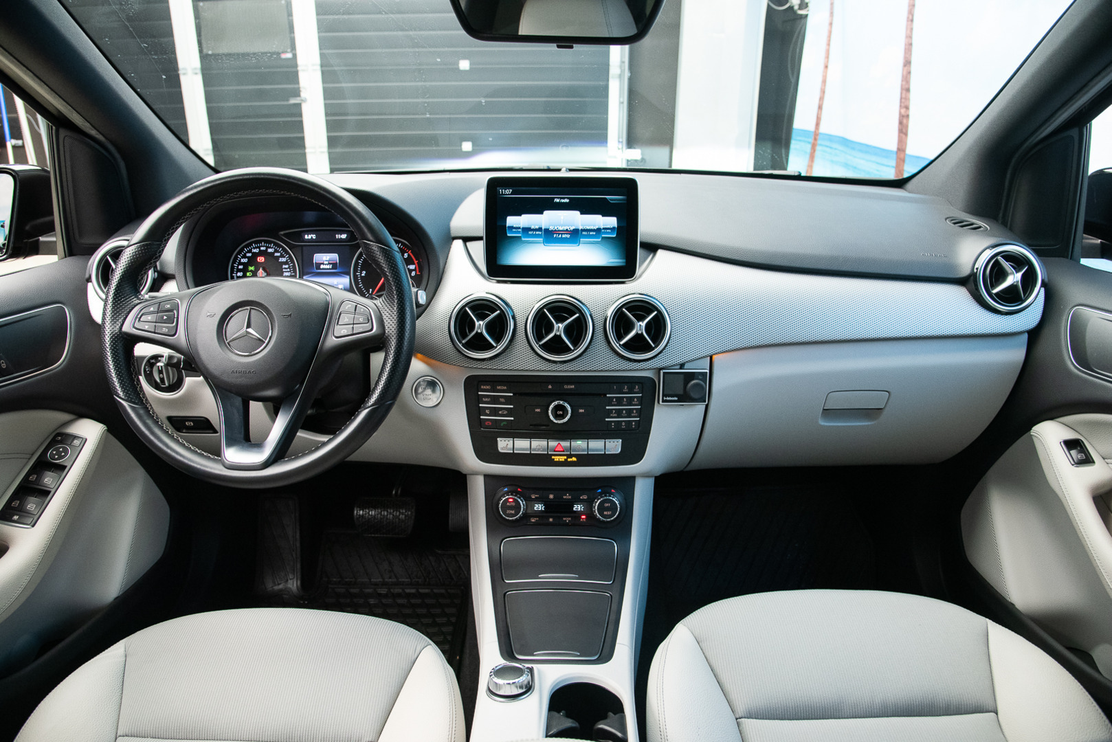 MERCEDES-BENZ B 2015