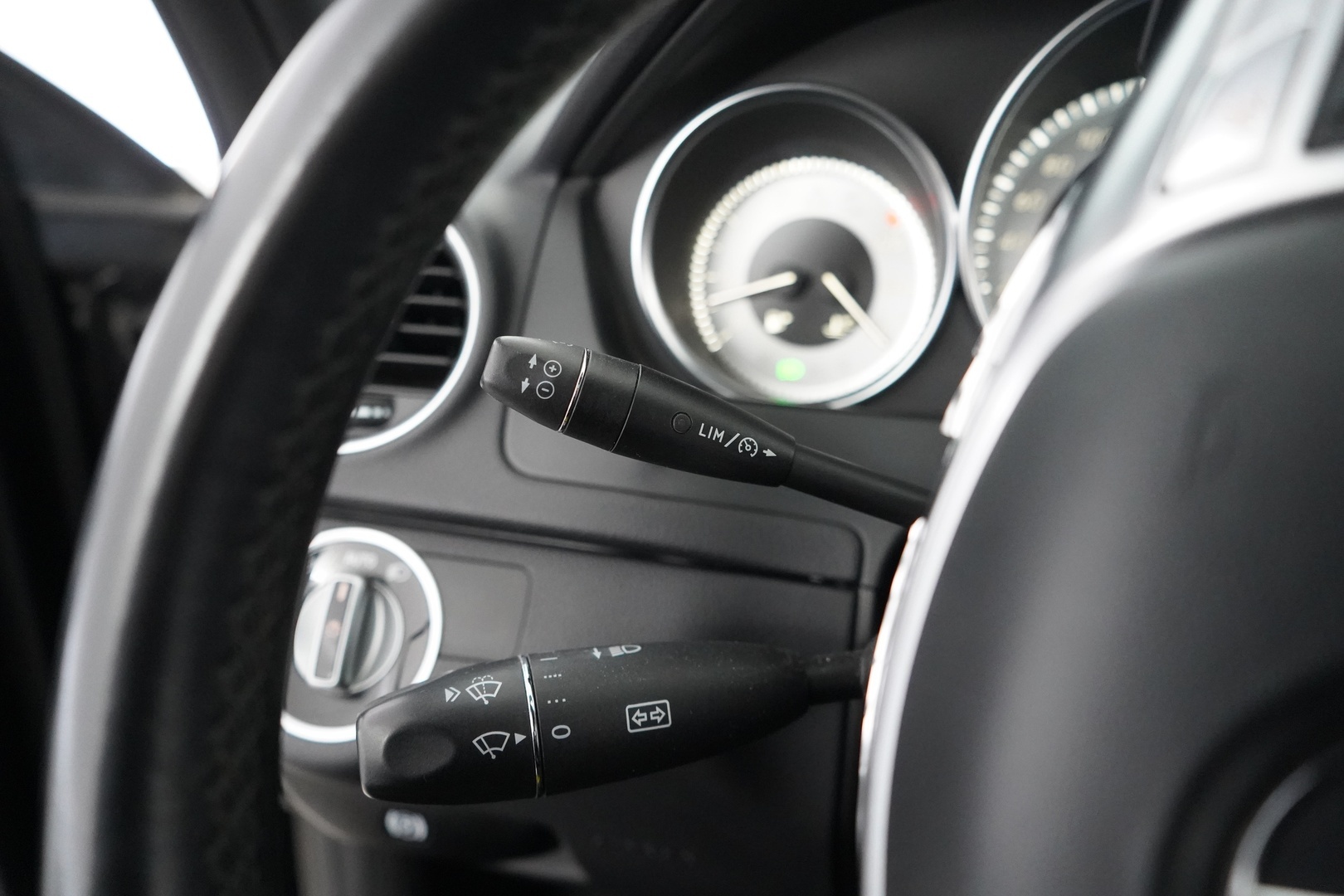 MERCEDES-BENZ C 2012