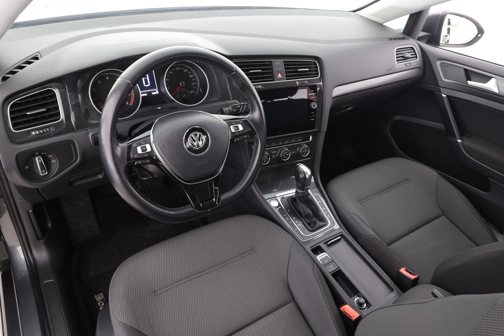 VOLKSWAGEN Golf 2018
