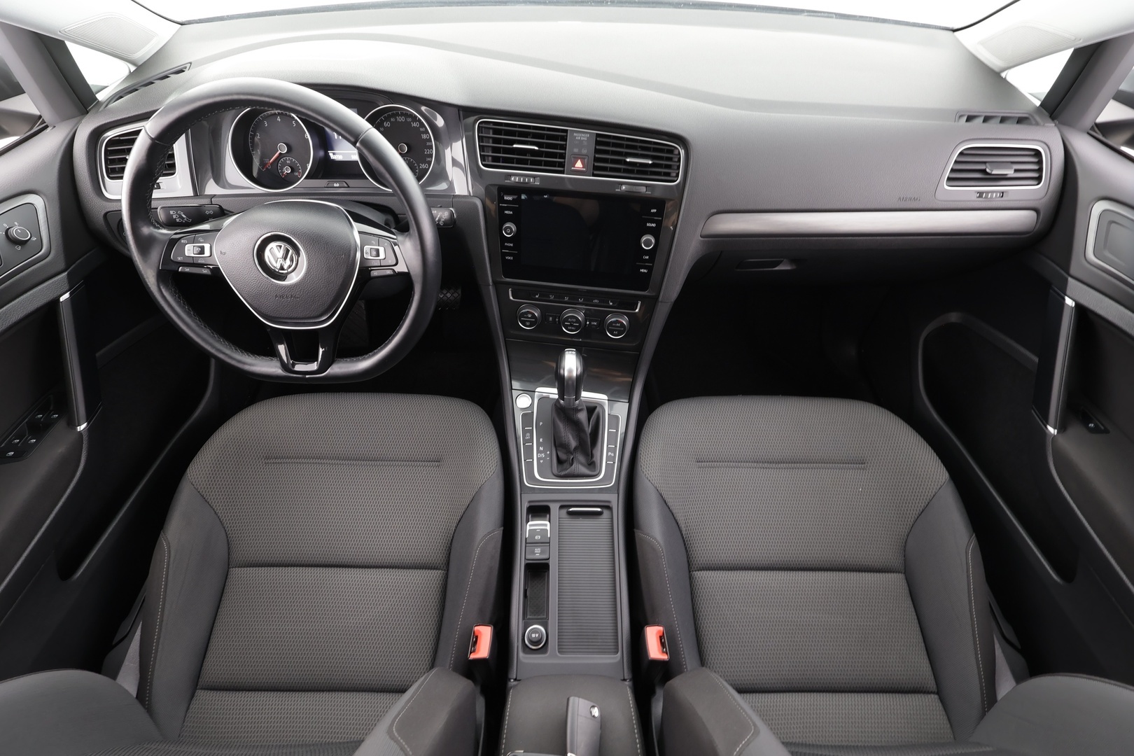 VOLKSWAGEN Golf 2018