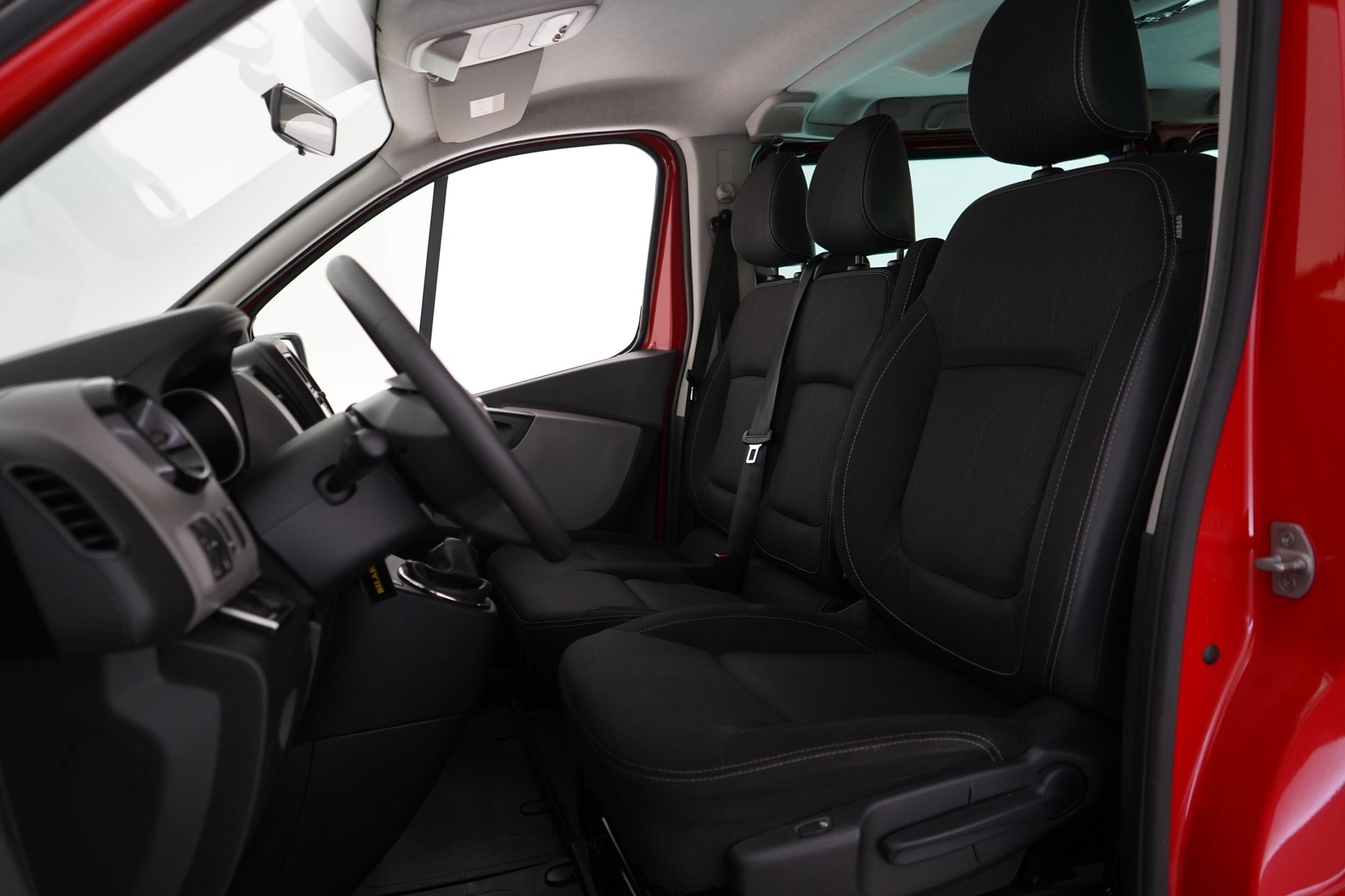 NISSAN NV300 2018