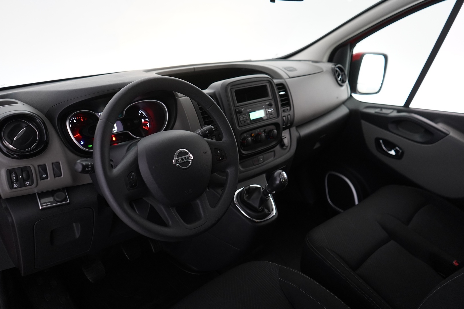 NISSAN NV300 2018