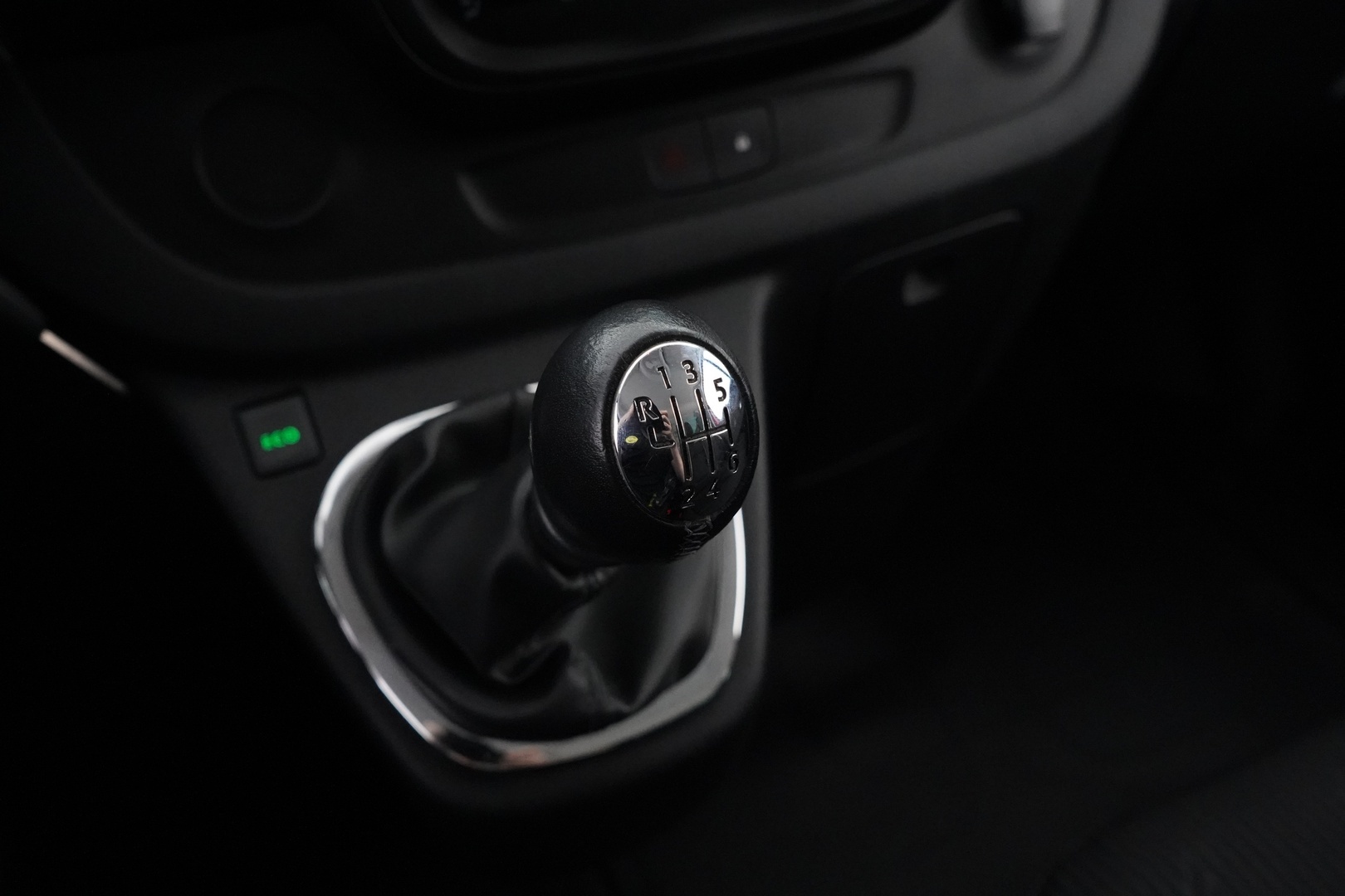 NISSAN NV300 2018
