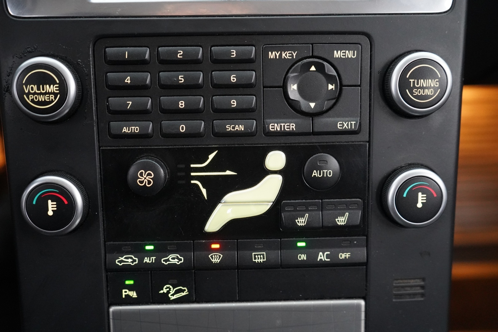 VOLVO XC70 2007