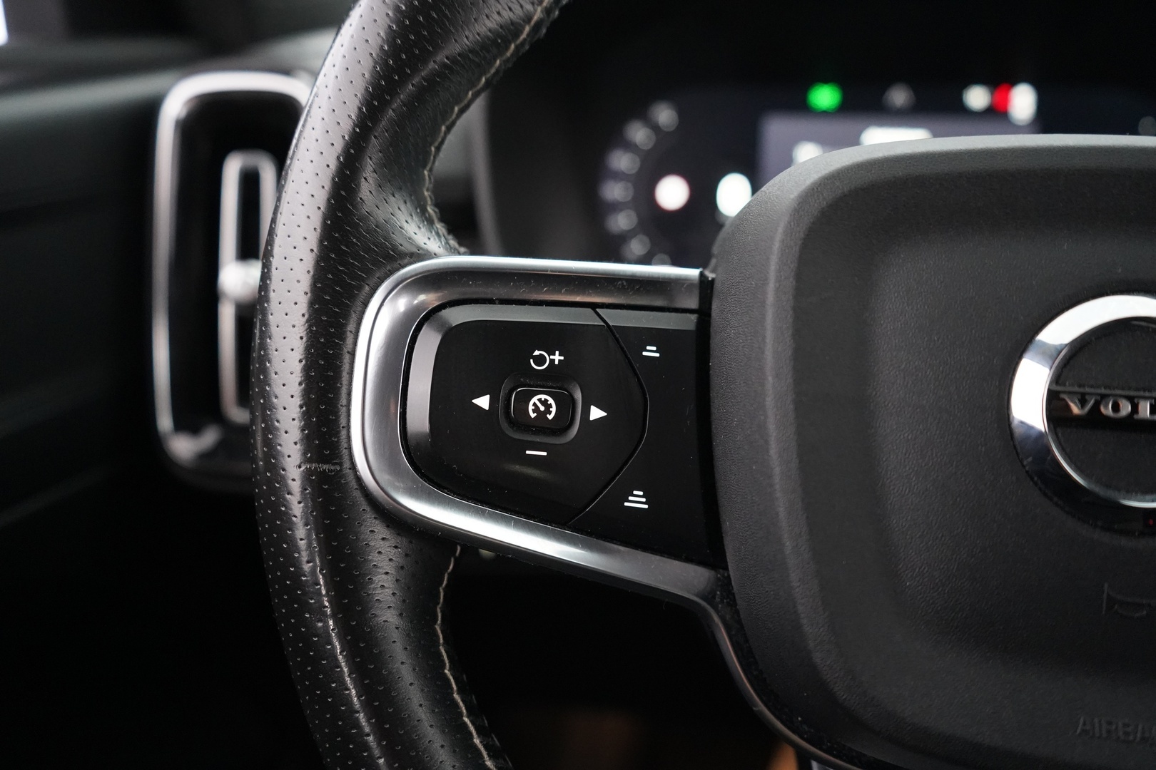 VOLVO XC40 2021