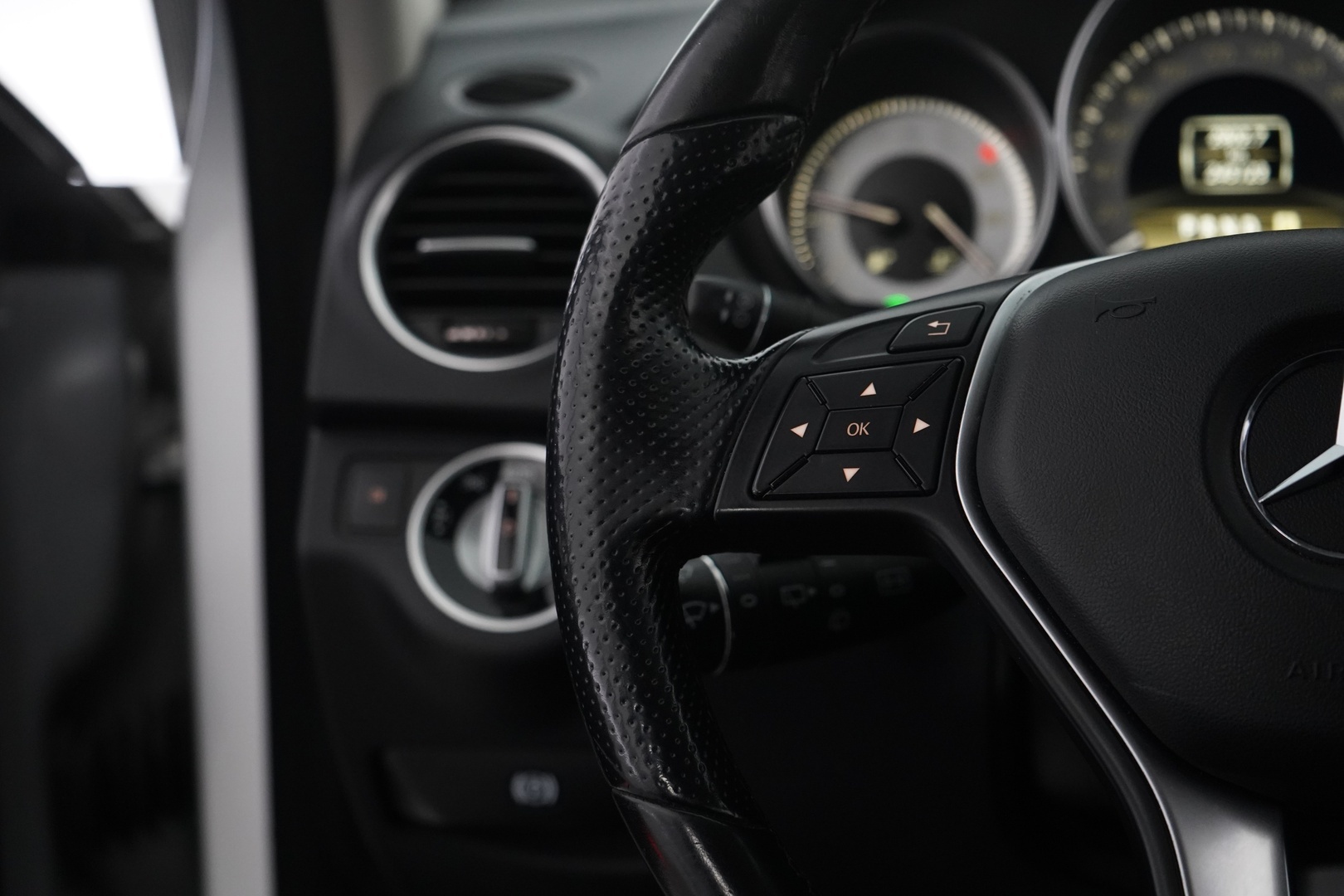 MERCEDES-BENZ C 2012