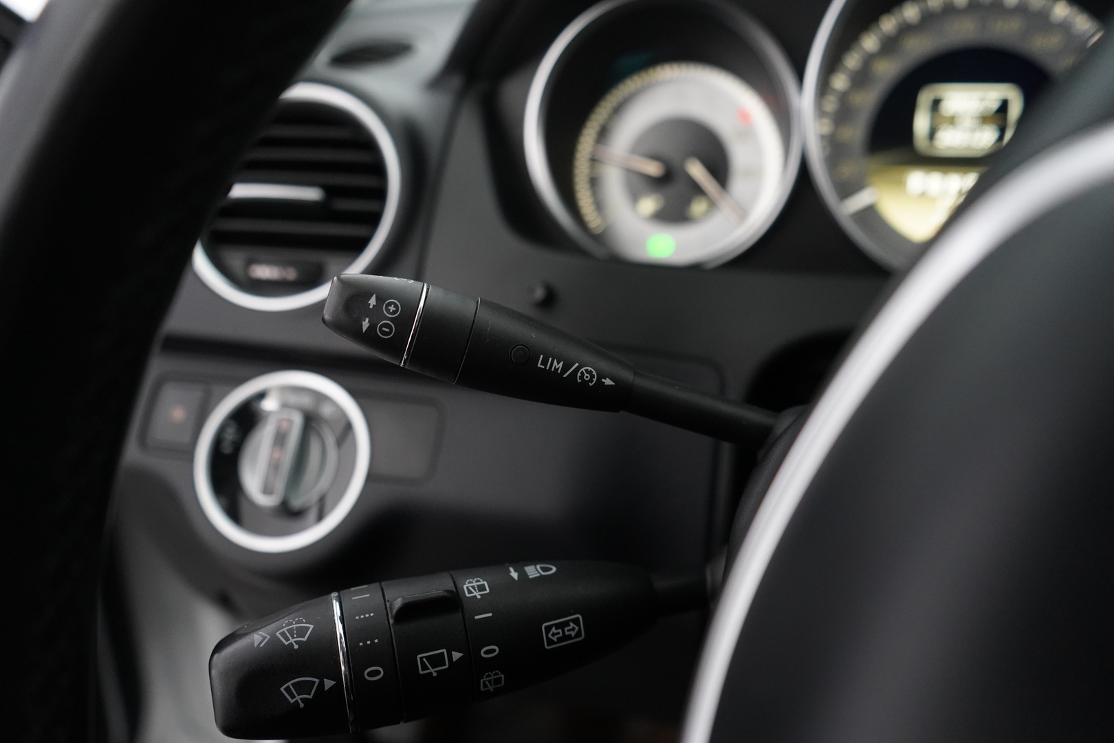 MERCEDES-BENZ C 2012