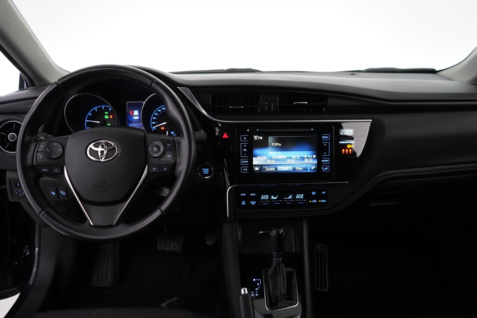 TOYOTA Auris 2015