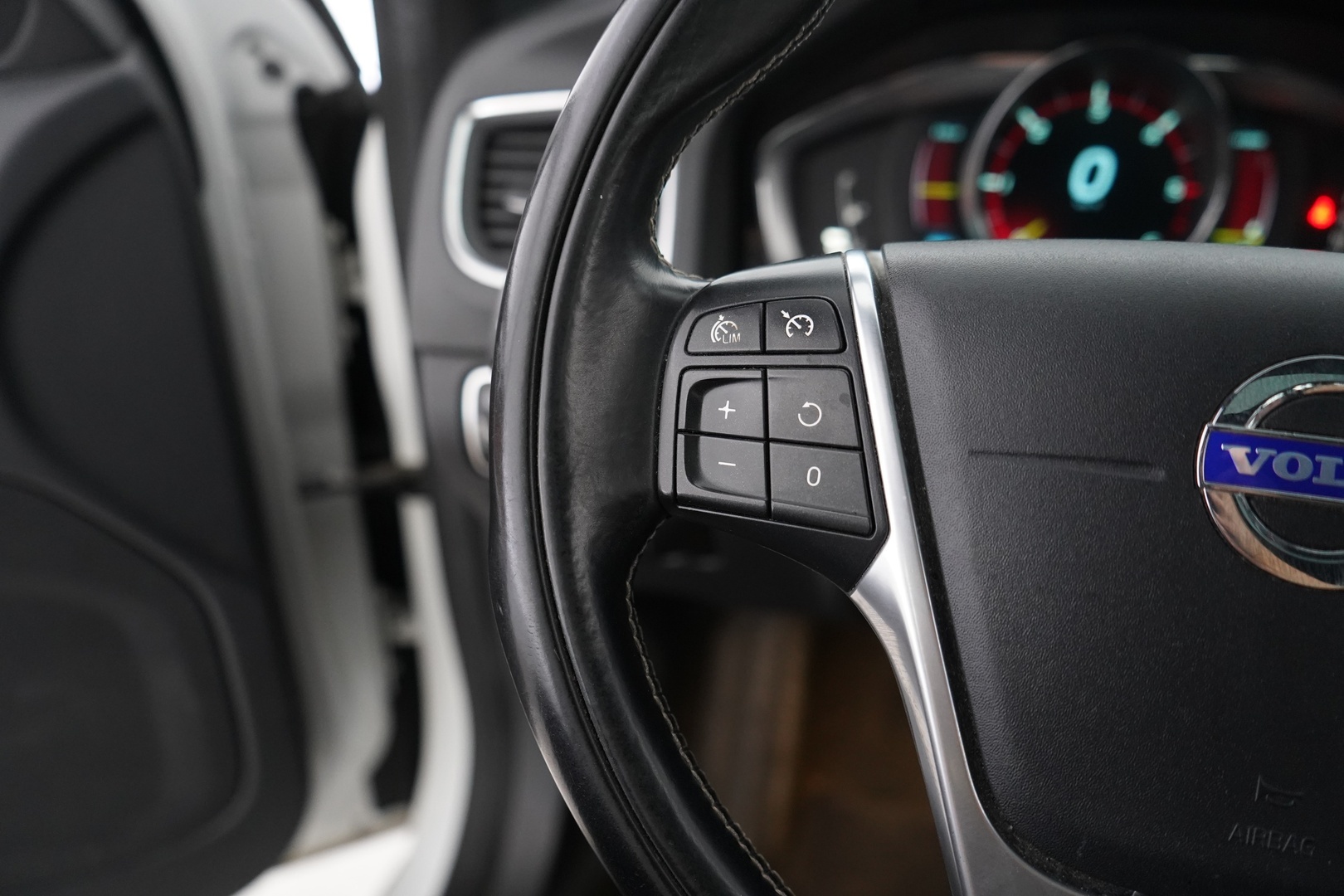 VOLVO V60 2013