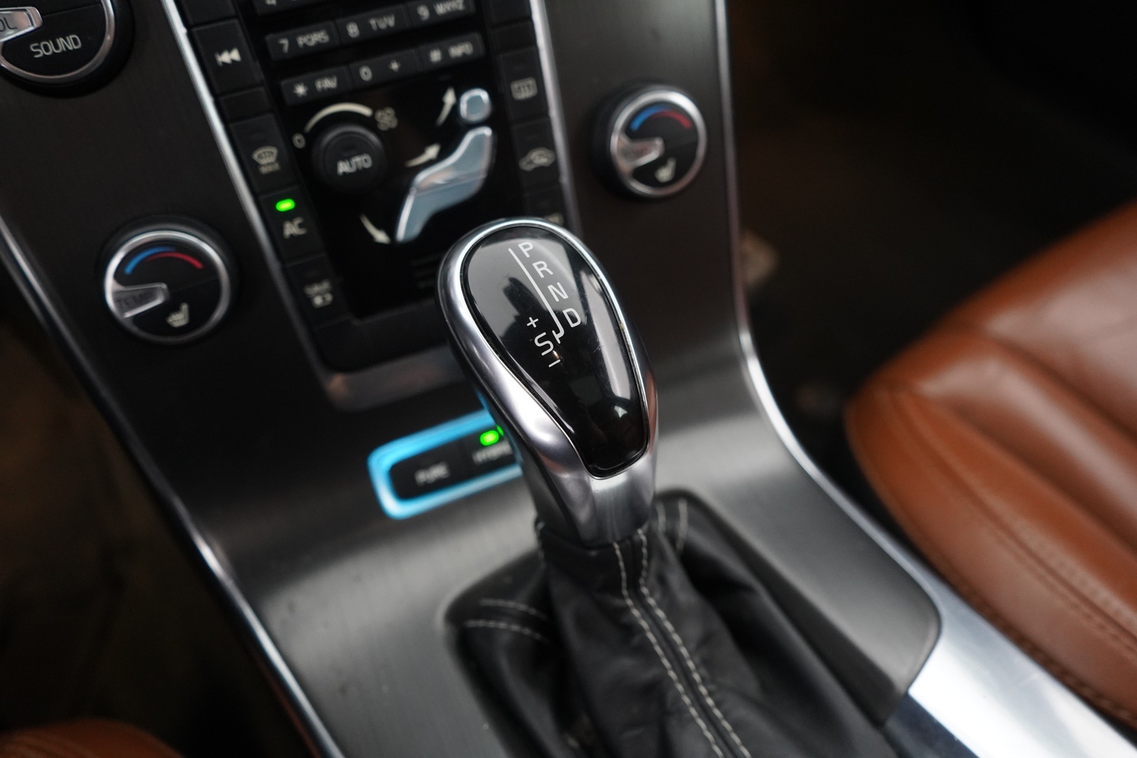 VOLVO V60 2013