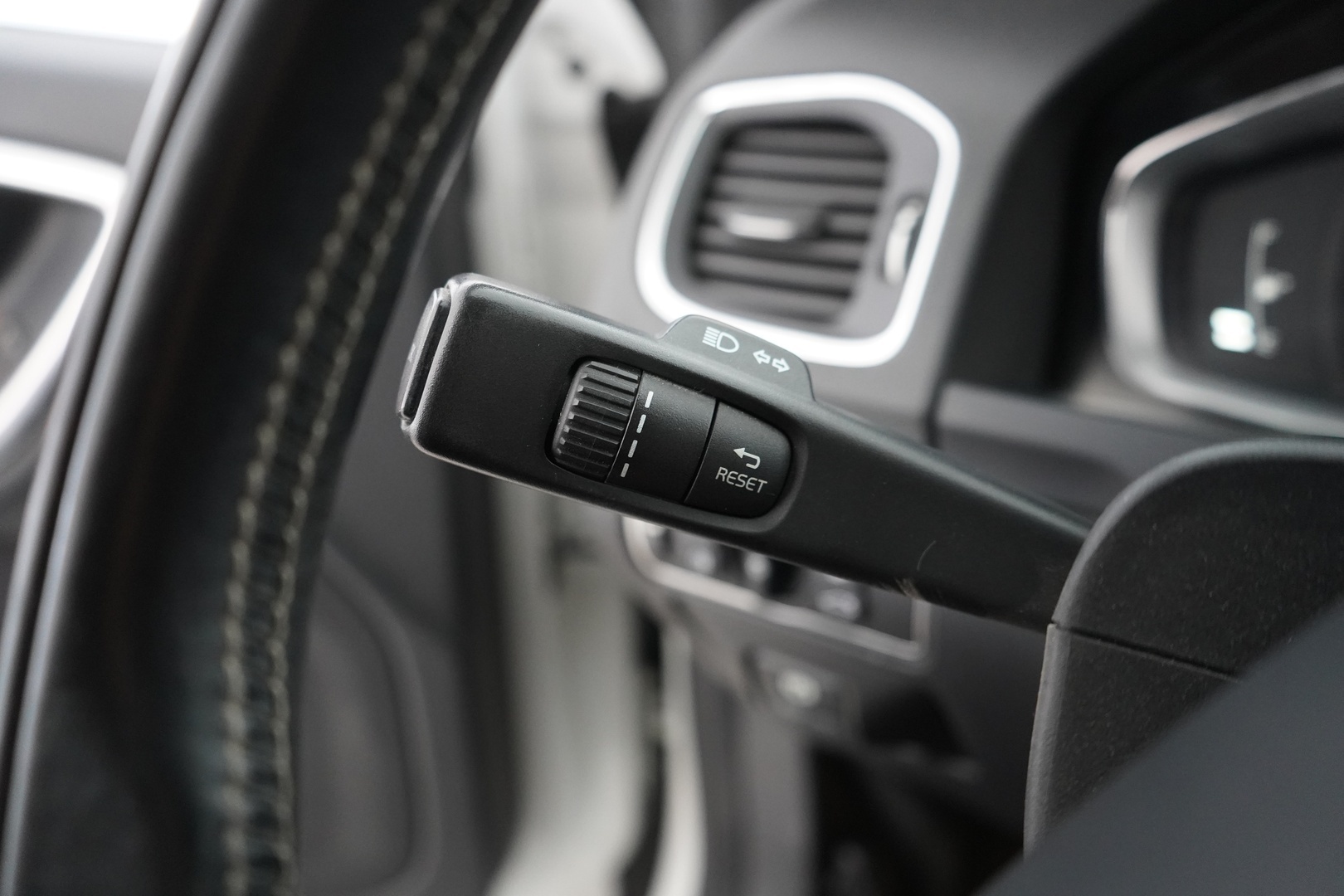 VOLVO V60 2013