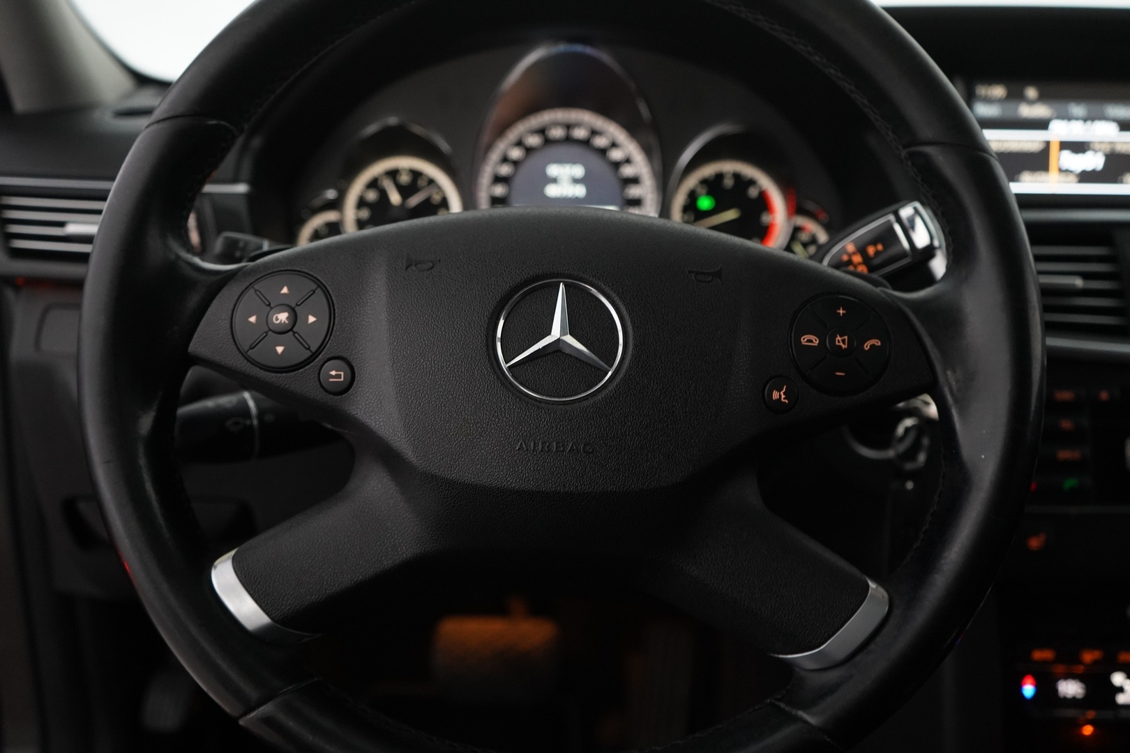 MERCEDES-BENZ E 2009