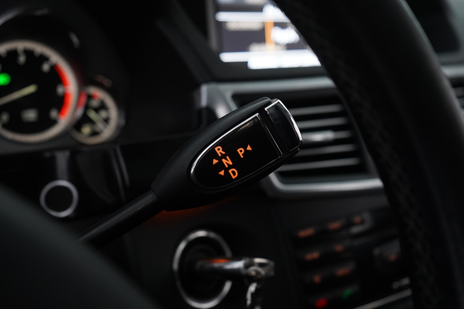 MERCEDES-BENZ E 2009