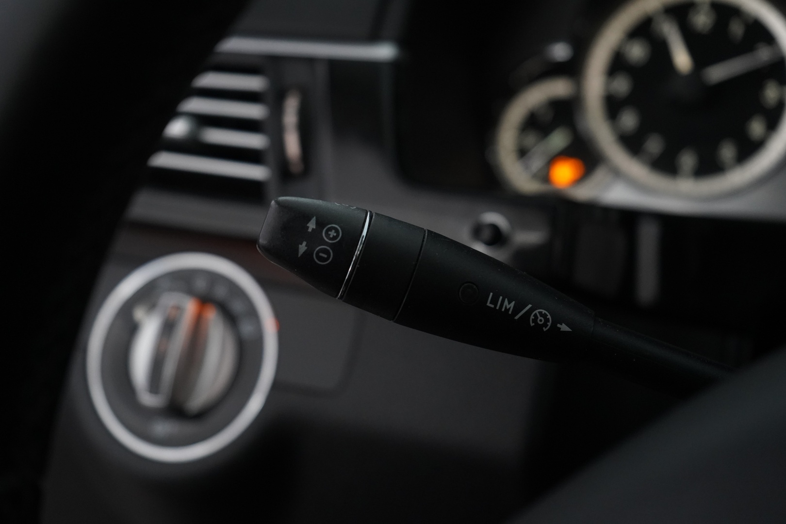 MERCEDES-BENZ E 2009