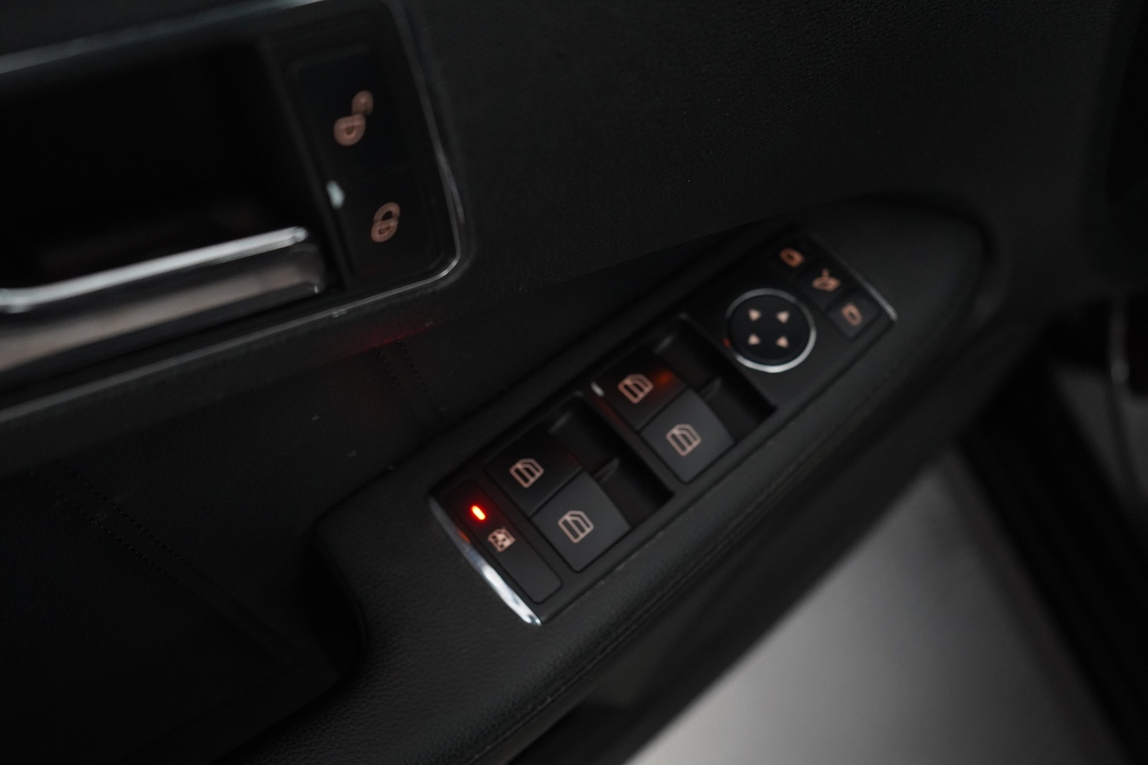 MERCEDES-BENZ E 2009