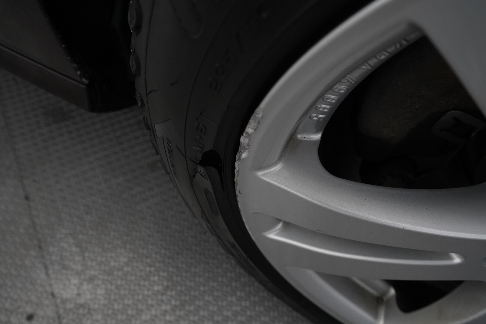 MERCEDES-BENZ E 2009