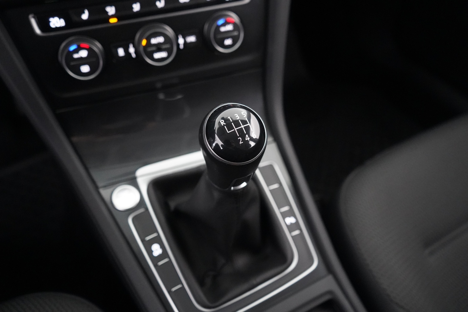 VOLKSWAGEN Golf 2020