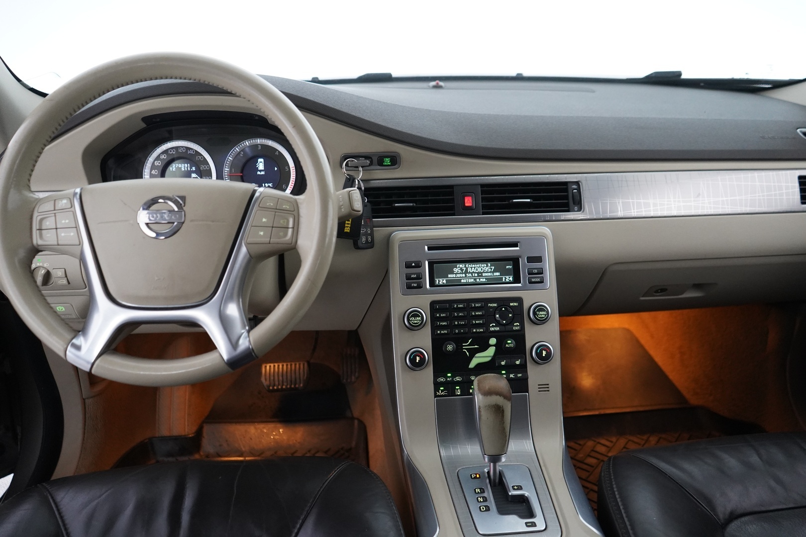 VOLVO XC70 2011