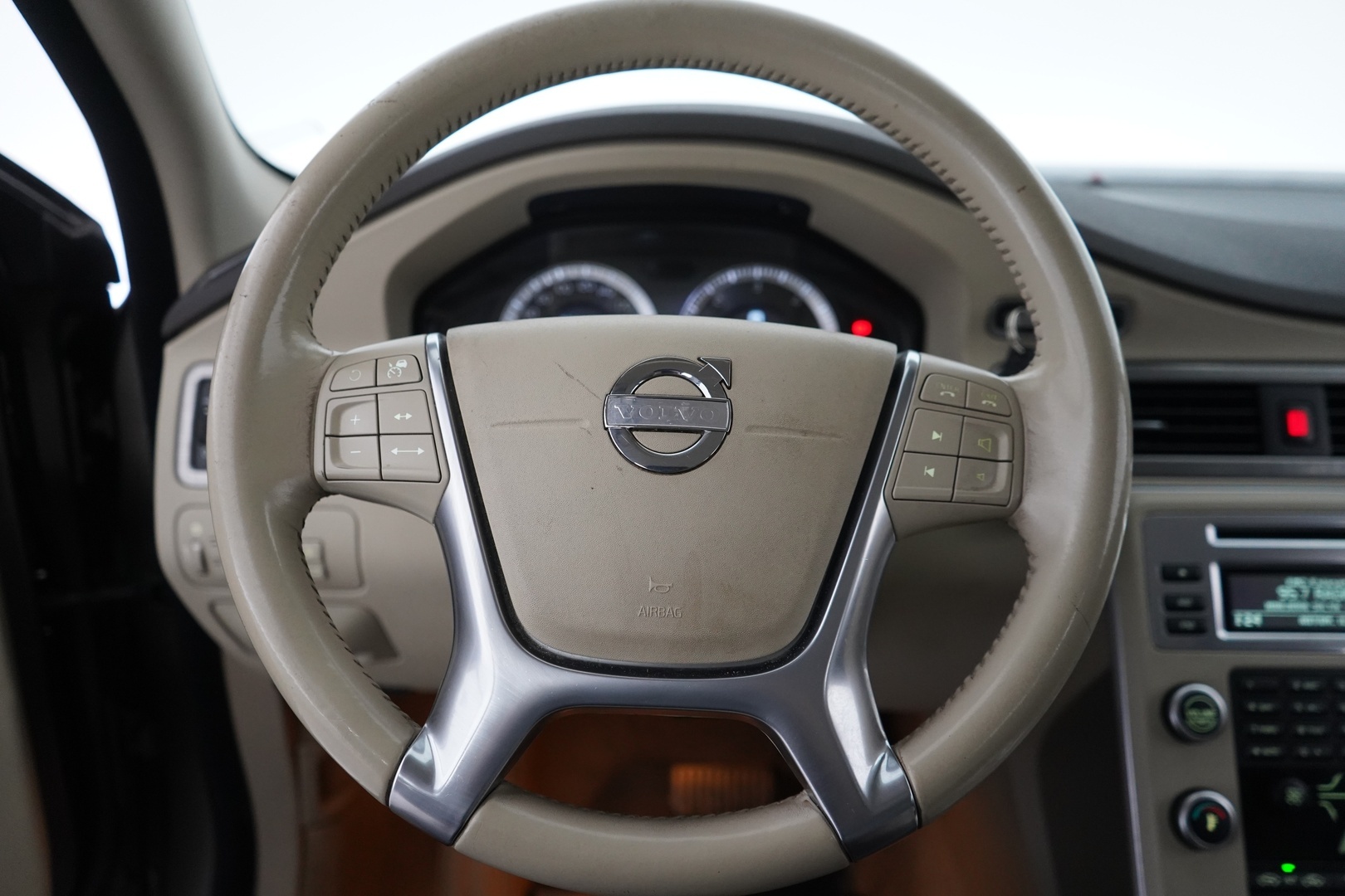 VOLVO XC70 2011