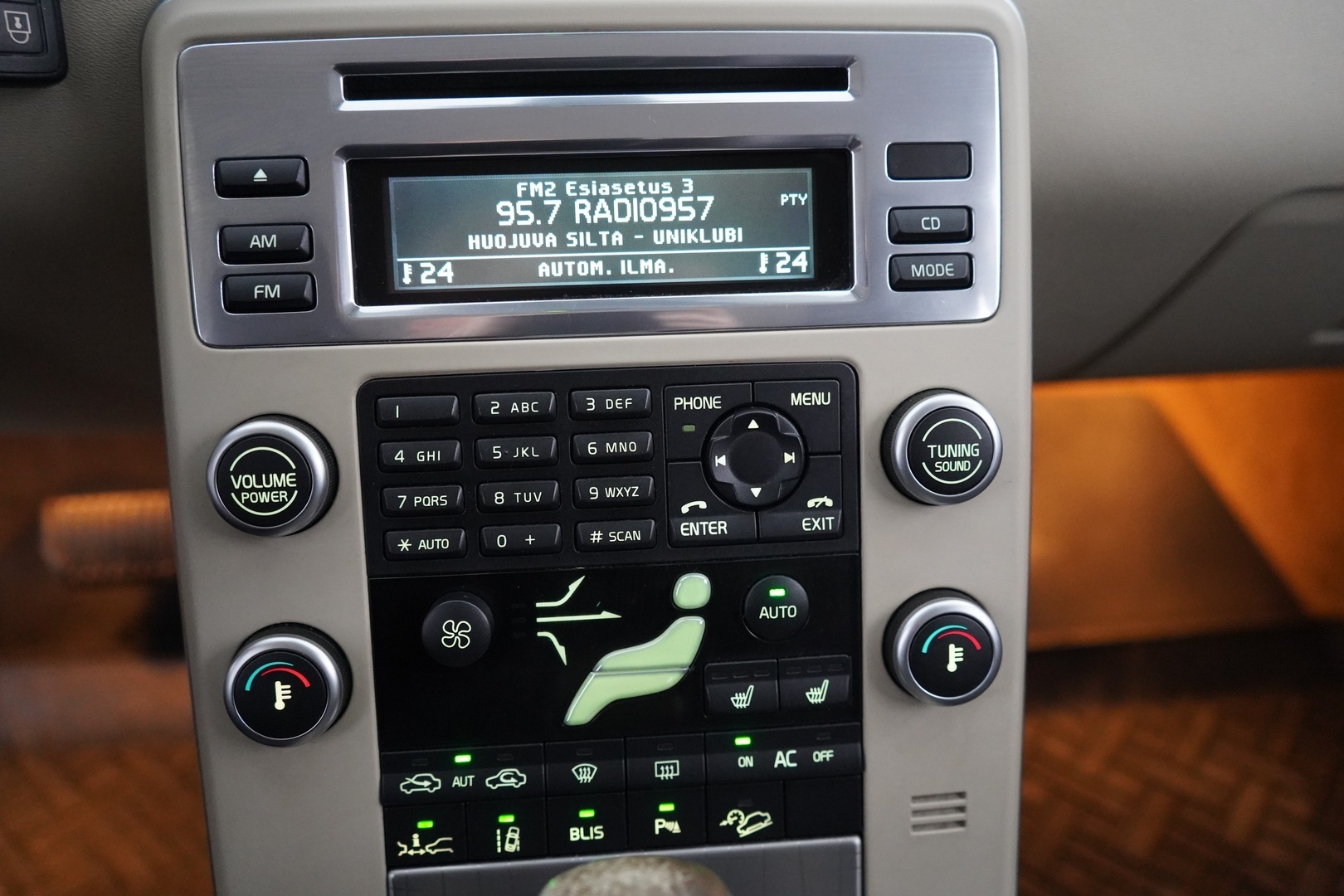 VOLVO XC70 2011