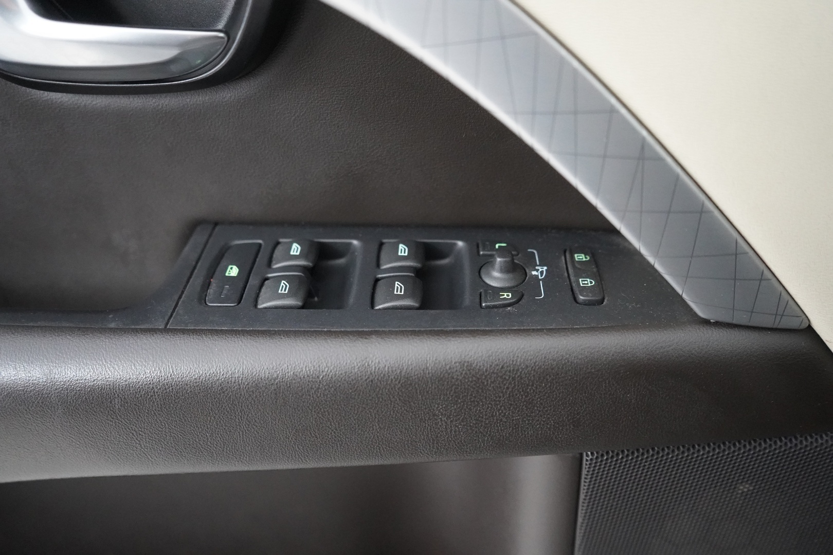 VOLVO XC70 2011