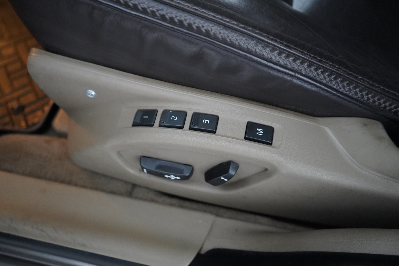 VOLVO XC70 2011