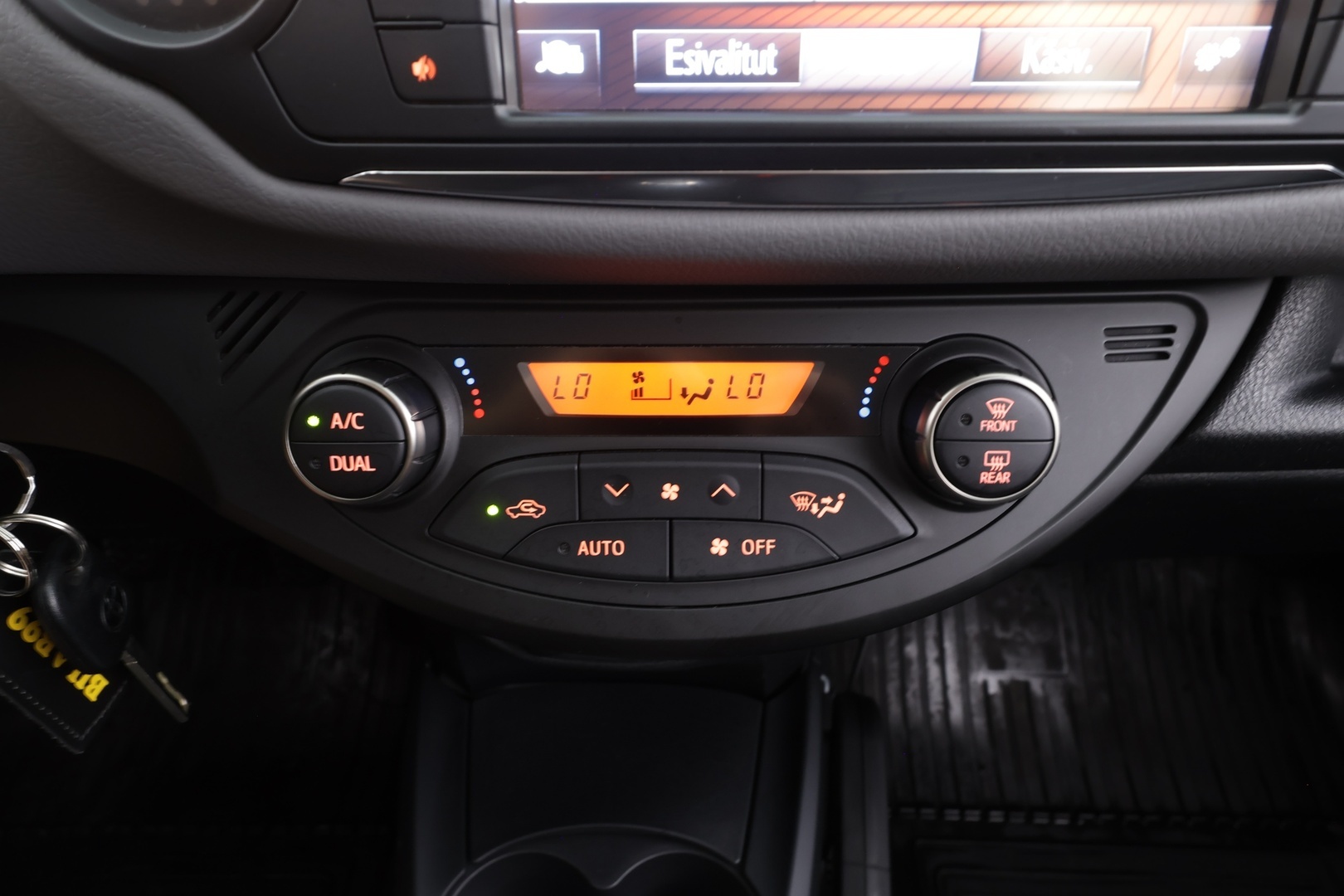 TOYOTA Yaris 2016