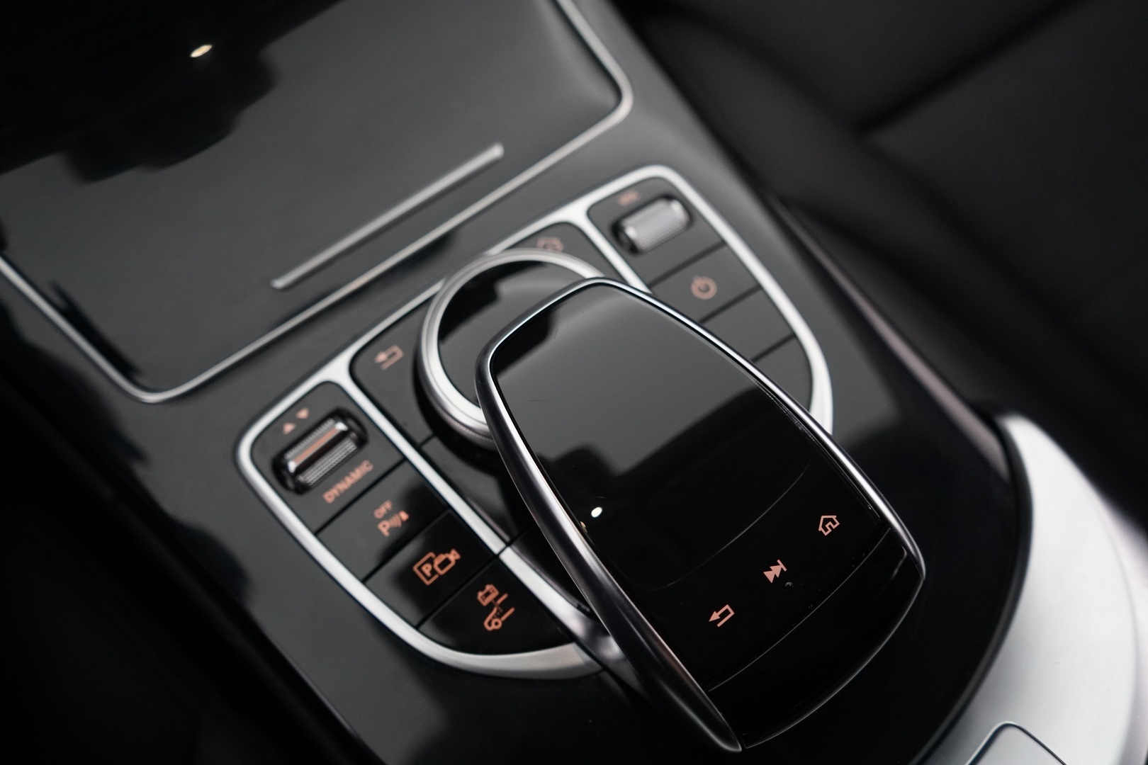 MERCEDES-BENZ C 2020