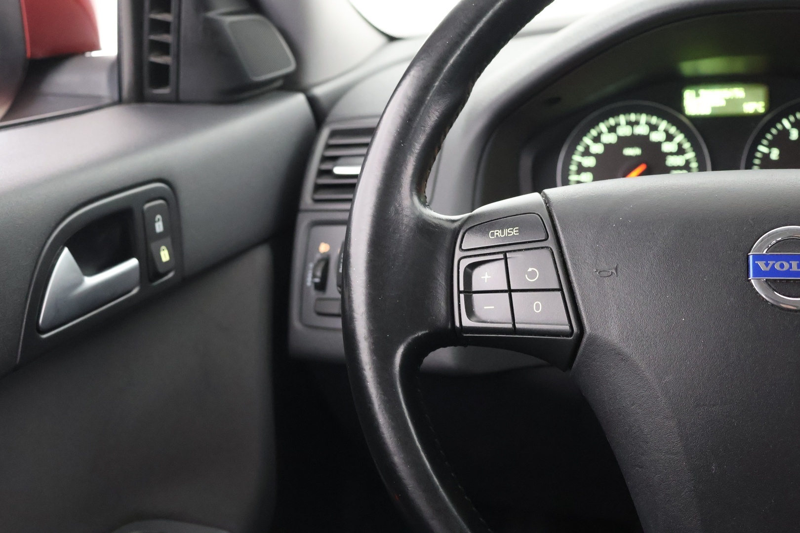 VOLVO V50 2011