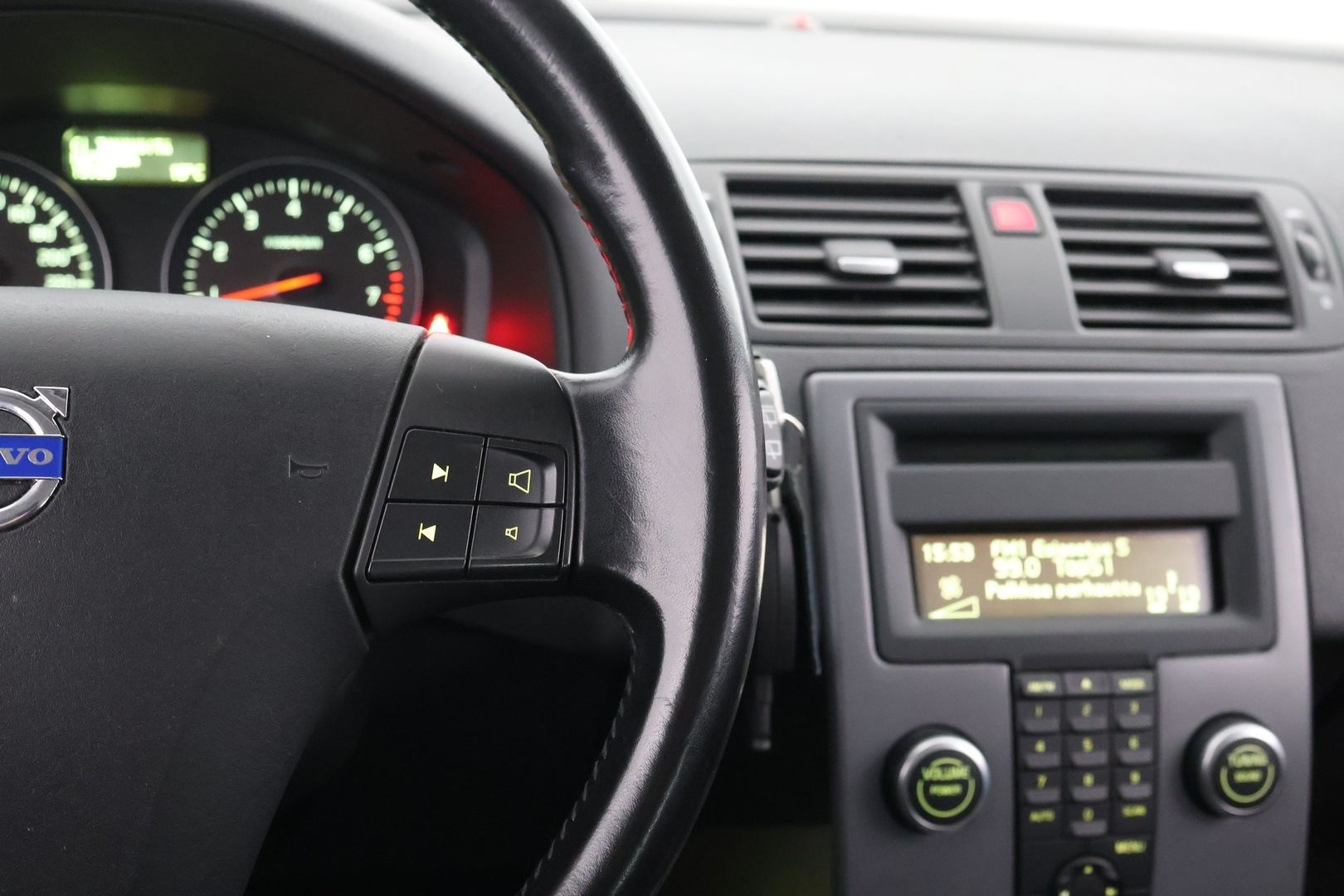 VOLVO V50 2011