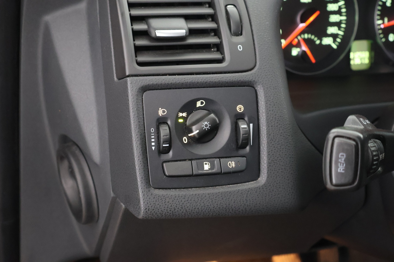 VOLVO V50 2011