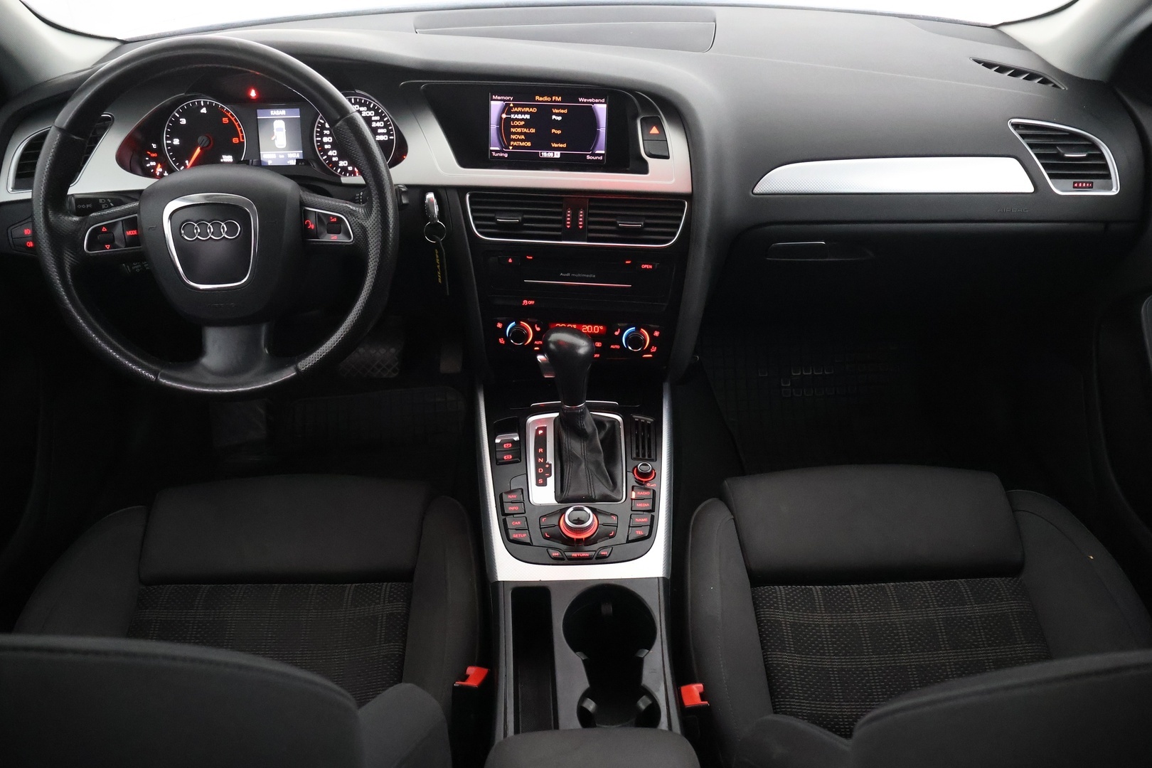 AUDI A4 2011
