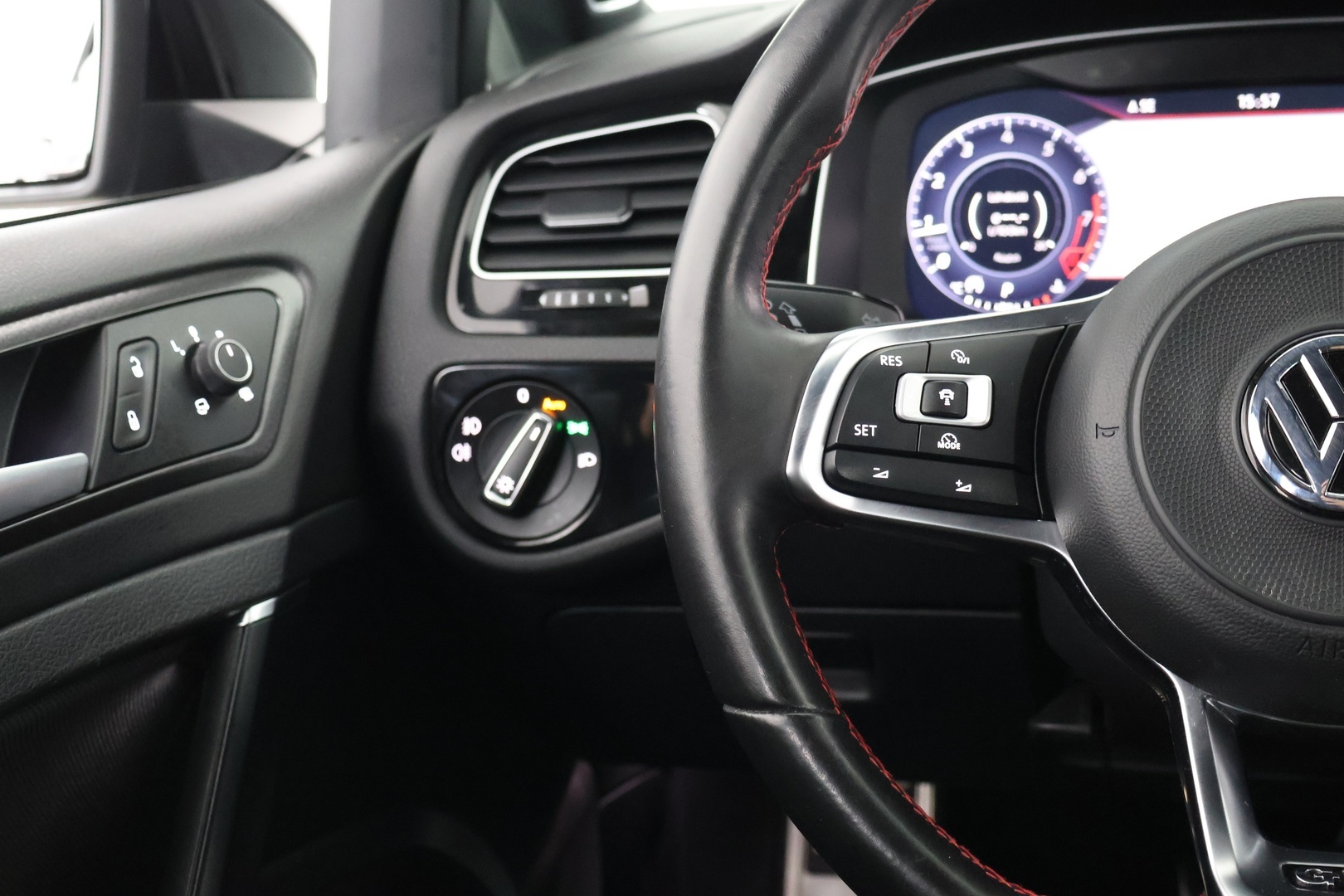 VOLKSWAGEN Golf 2017