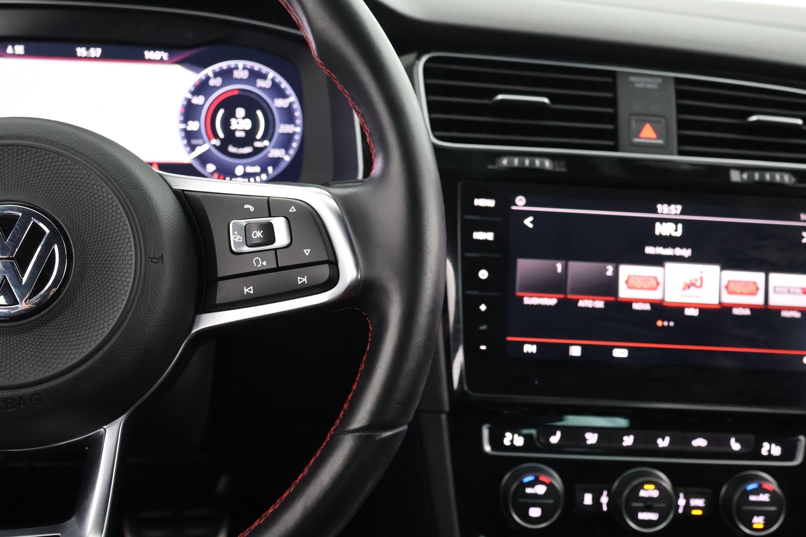 VOLKSWAGEN Golf 2017