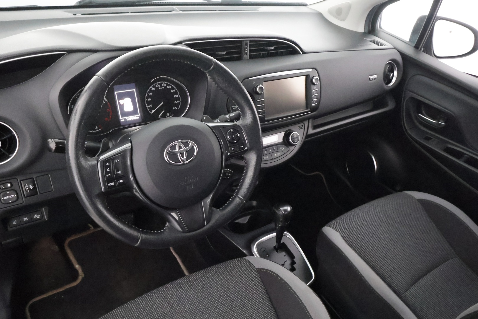 TOYOTA Yaris 2019