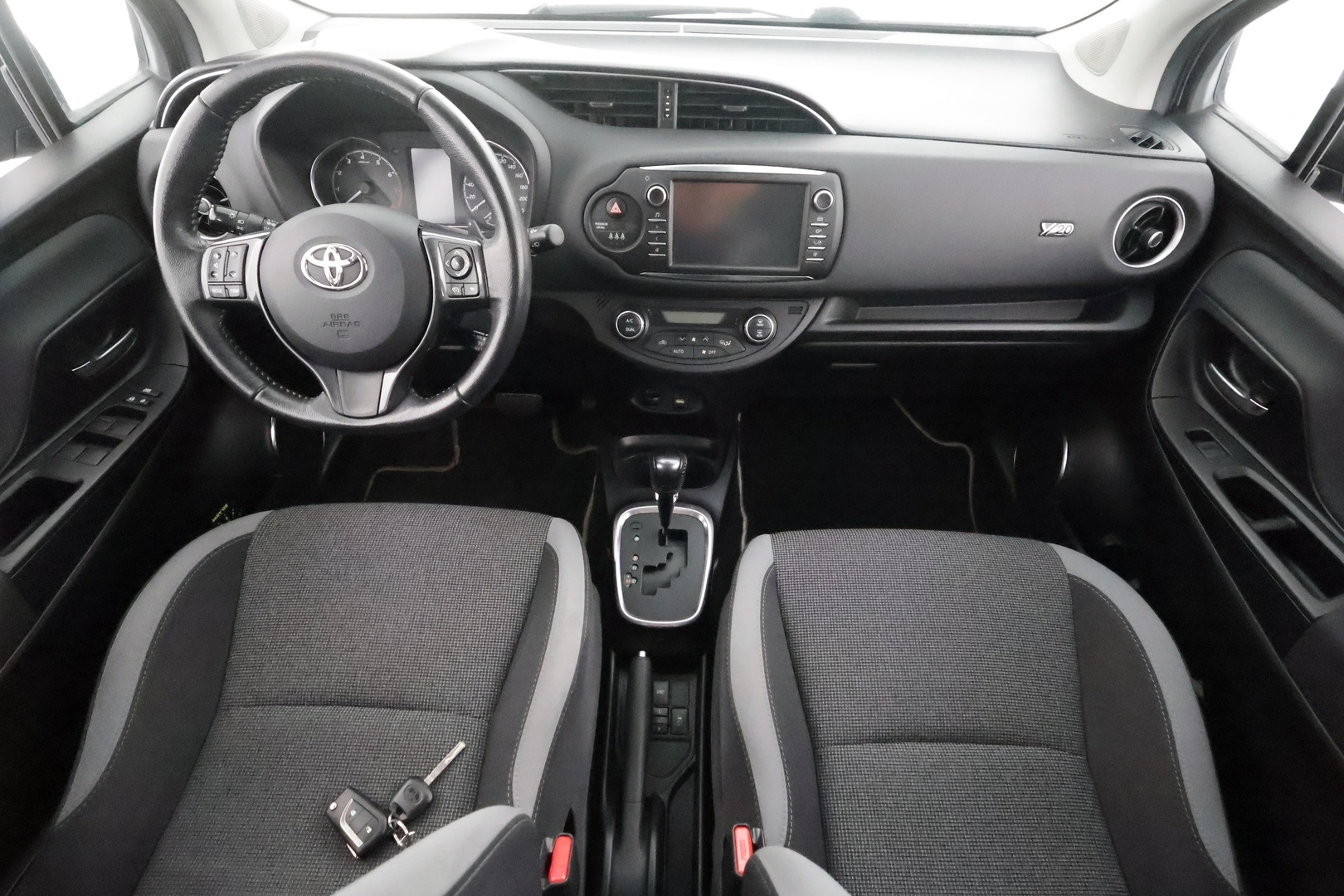 TOYOTA Yaris 2019