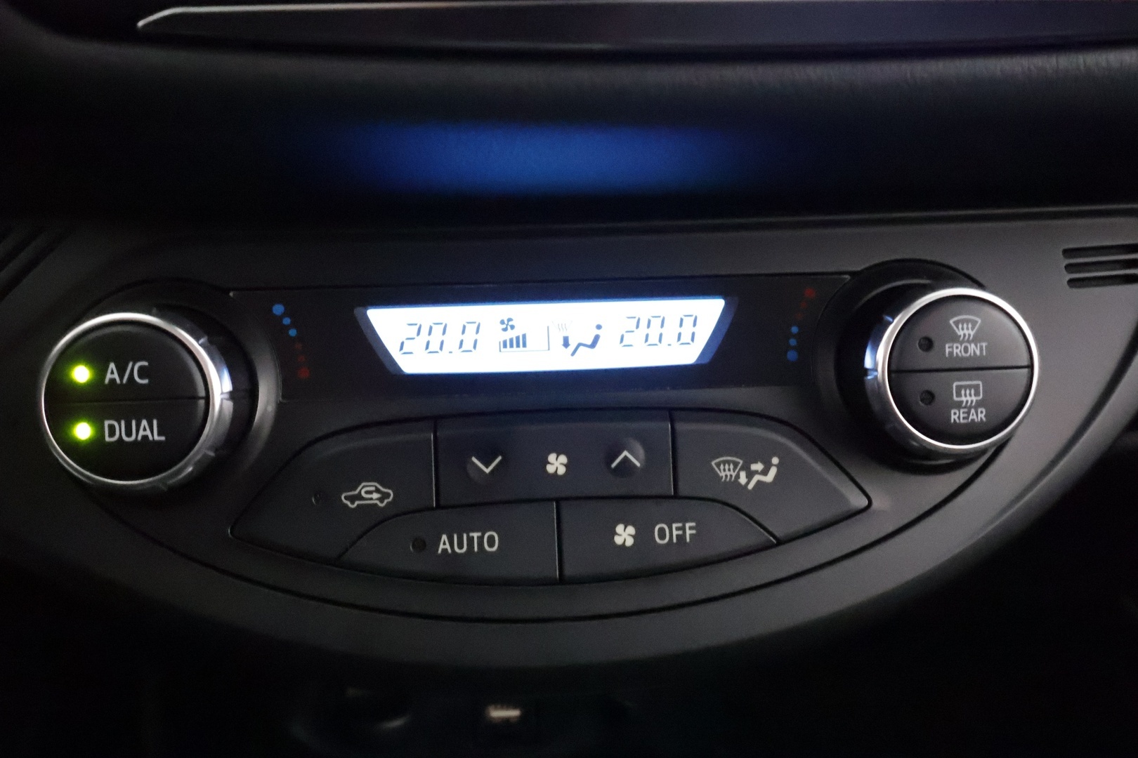 TOYOTA Yaris 2019