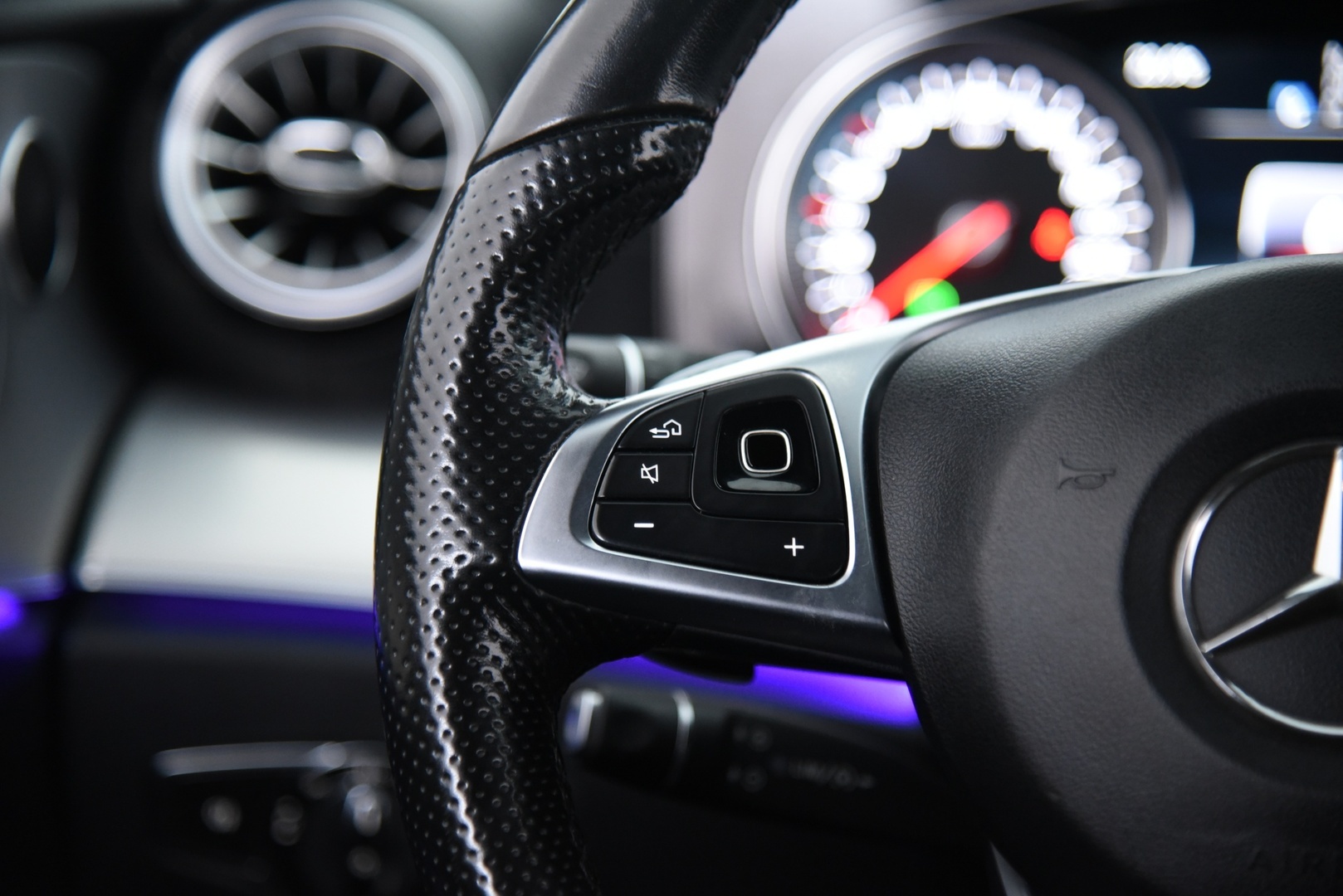 MERCEDES-BENZ E 2018