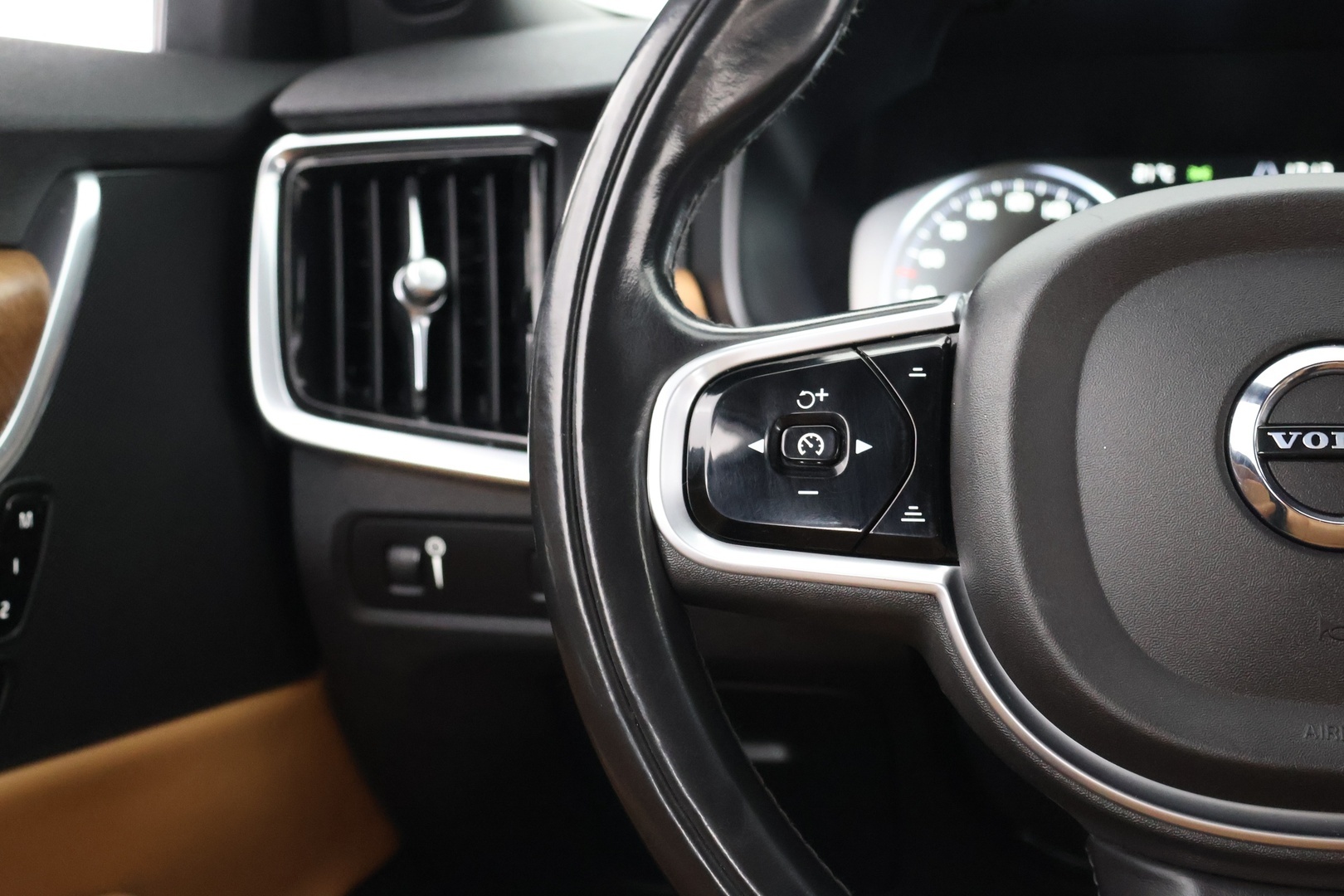VOLVO S90 2016