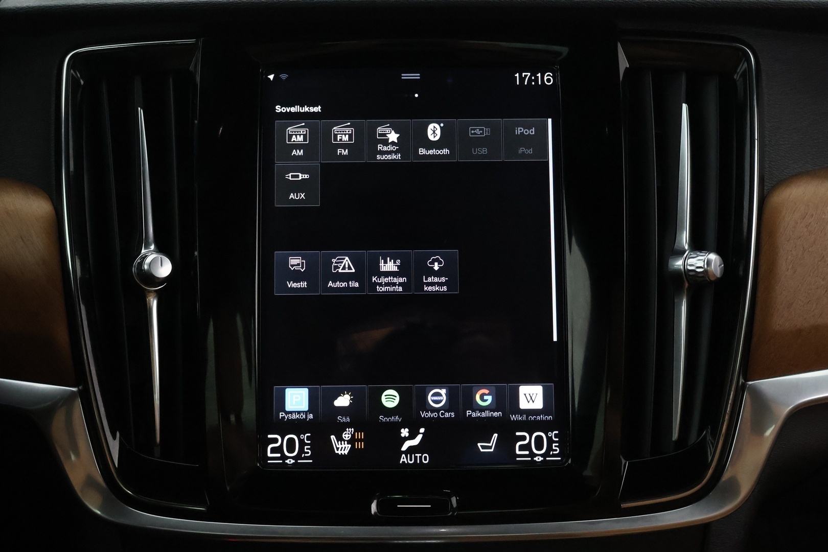 VOLVO S90 2016