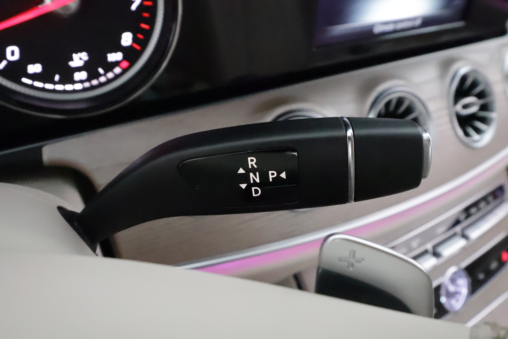 MERCEDES-BENZ E 2018