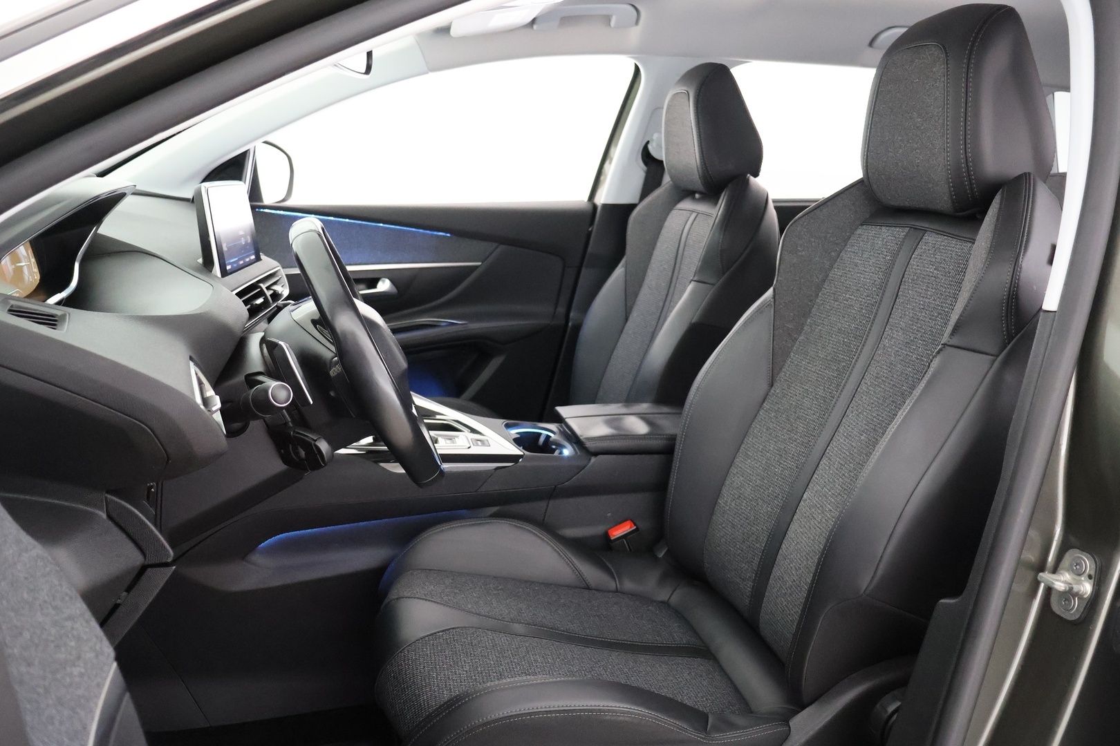 PEUGEOT 5008 2018