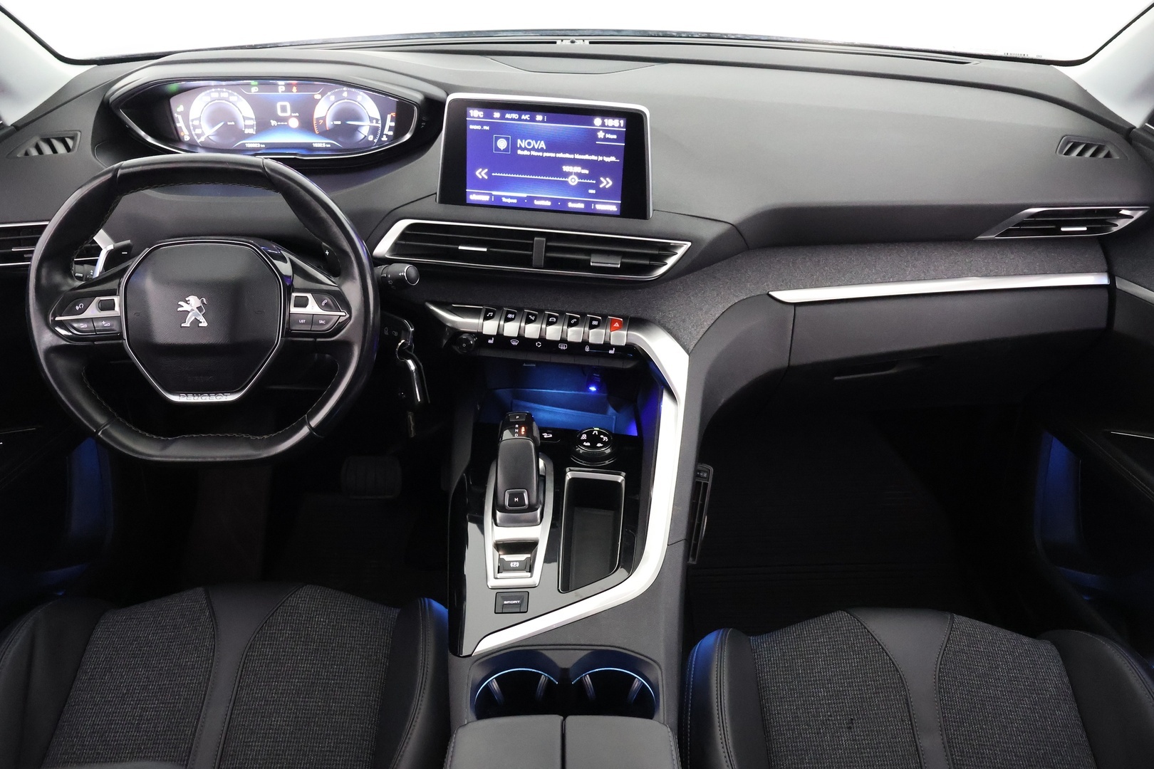 PEUGEOT 5008 2018