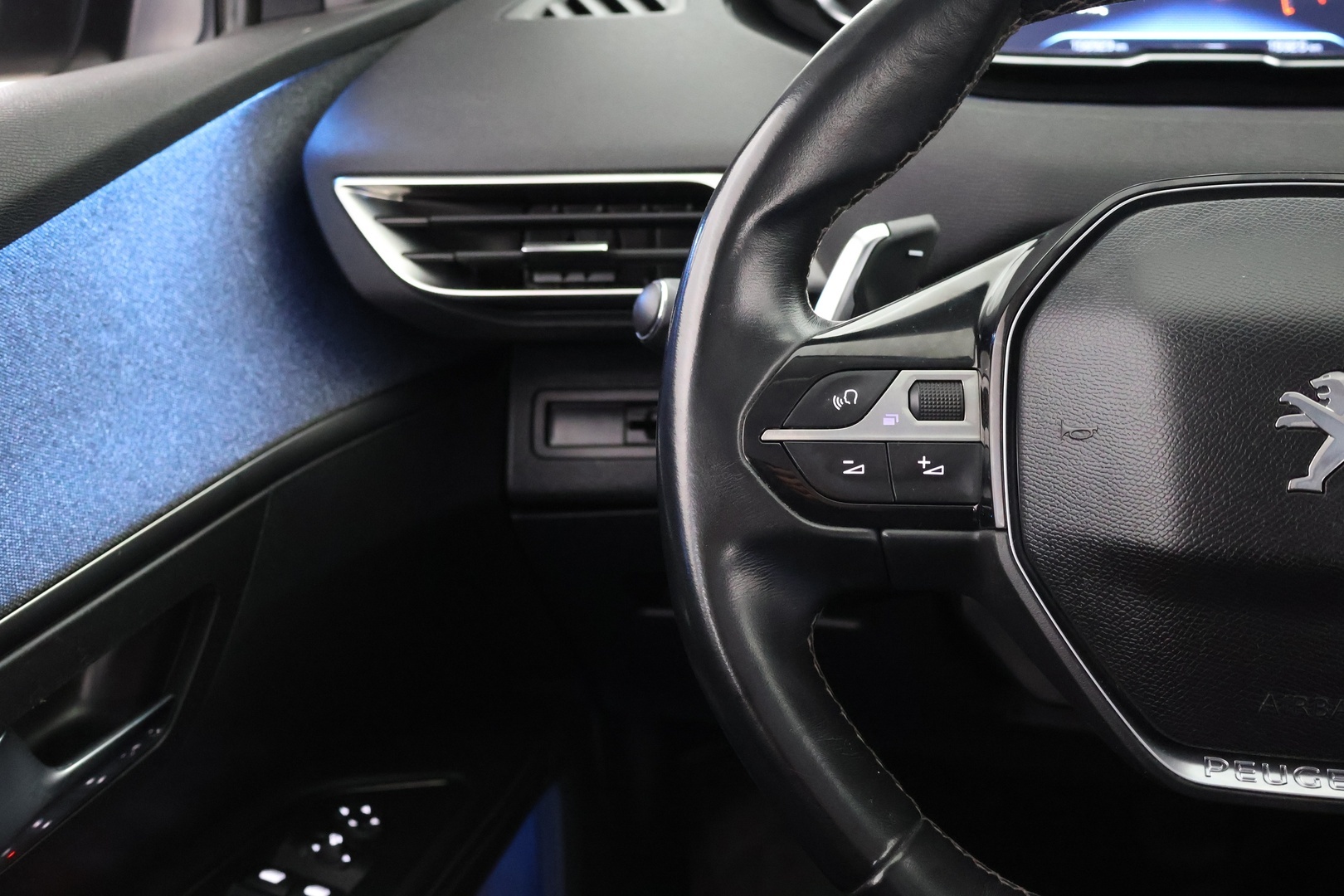 PEUGEOT 5008 2018